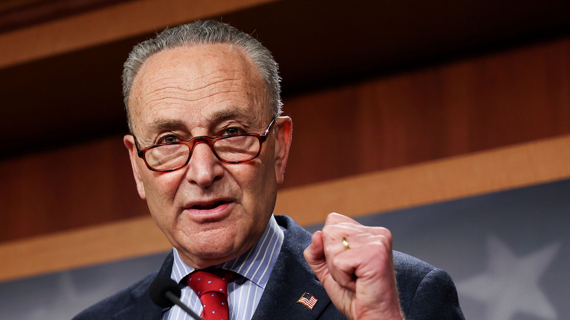 U.S. Senate Majority Leader Chuck Schumer (D-NY) touts Senate Democrats legislative accomplishments as he holds a news conference at the U.S. Capitol in Washington, U.S., March 25, 2021. - Sputnik International, 1920, 04.04.2021