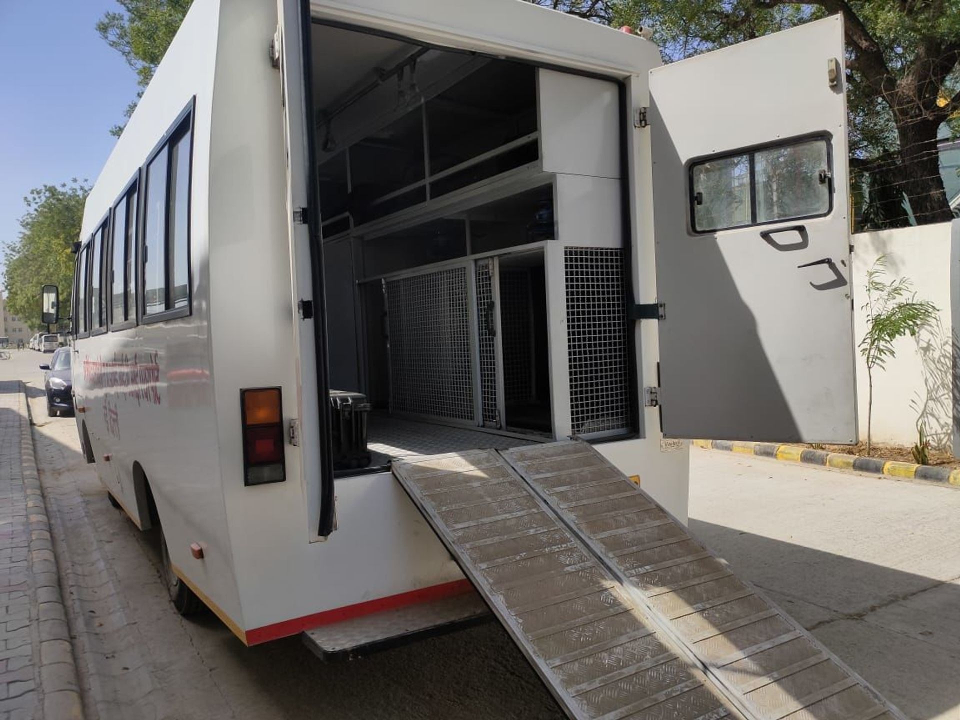 Indian Paramilitary Force Gets Fully Equipped Van to Safeguard Country's Busiest Airport Indian Paramilitary Force Gets Fully Equipped Van to Safeguard Country's Busiest Airport - Sputnik International, 1920, 09.04.2021