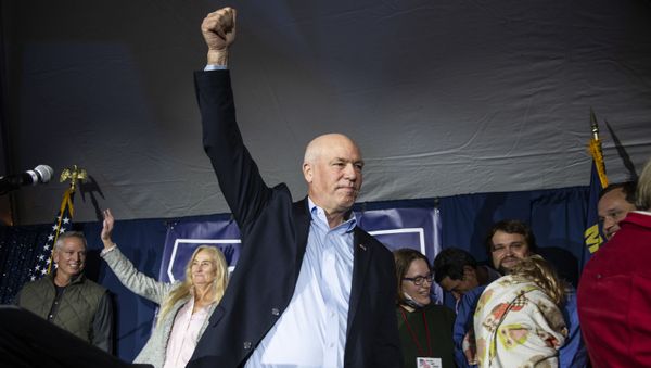 Montana gubernatorial candidate and Republican U.S. Rep. Greg Gianforte raises his fist after the Montana gubernatorial race was called by The Associated Press in Bozeman, Mont., Tuesday, Nov. 3, 2020 - Sputnik International