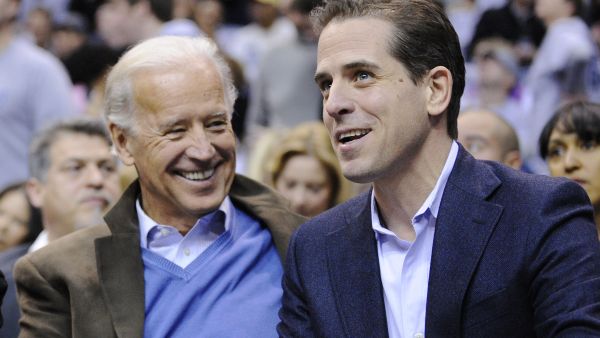 Then Vice President Joe Biden, left, and his son Hunter Biden appear at the Duke Georgetown NCAA college basketball game in Washington on Jan. 30, 2010. - Sputnik International