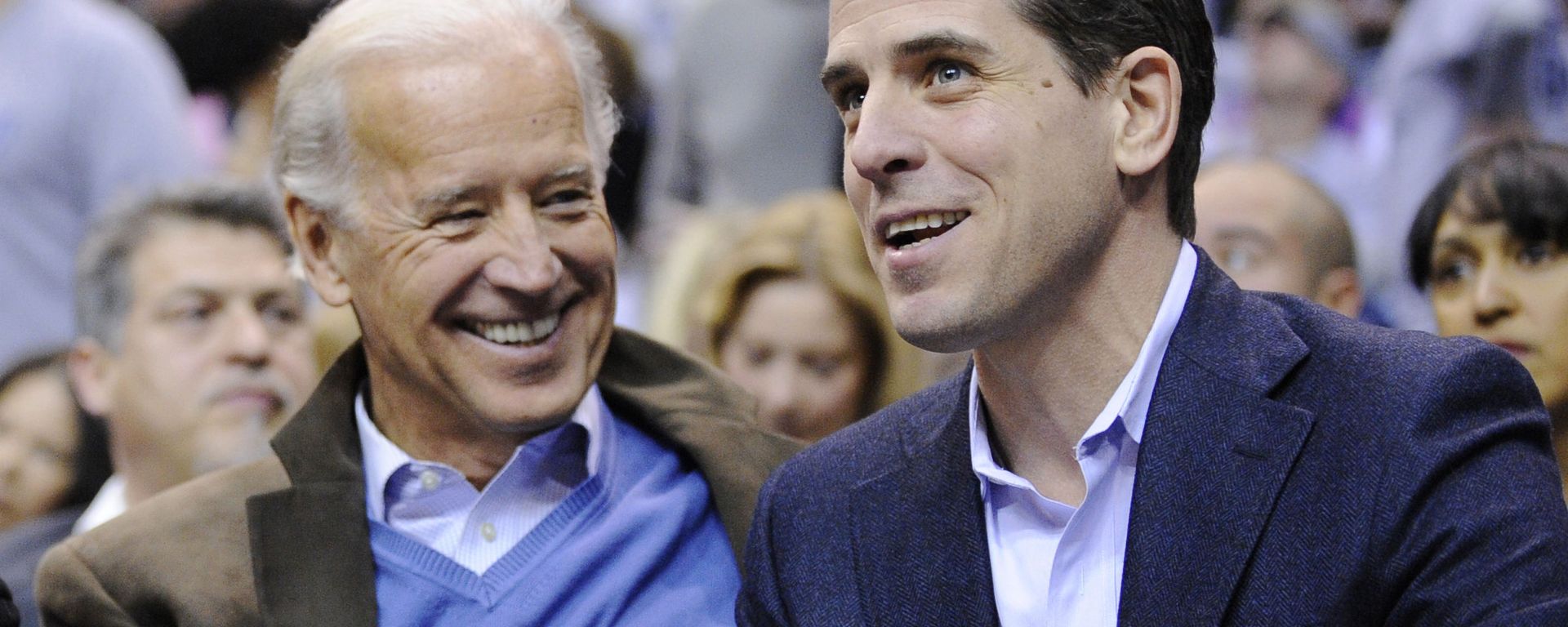 Then Vice President Joe Biden, left, and his son Hunter Biden appear at the Duke Georgetown NCAA college basketball game in Washington on Jan. 30, 2010. Then Vice President Joe Biden, left, and his son Hunter Biden appear at the Duke Georgetown NCAA college basketball game in Washington on Jan. 30, 2010. - Sputnik International, 1920, 29.10.2021