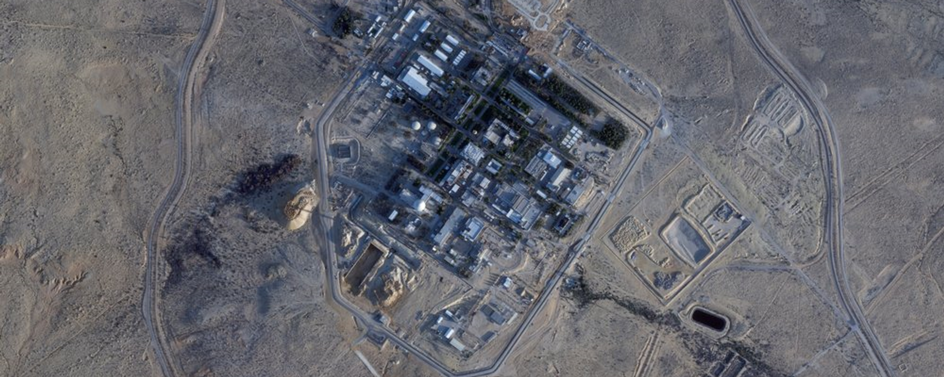 Detailed satellite image of Israel's Dimona nuclear facility as it undergoes an apparent upgrade. - Sputnik International, 1920, 14.11.2023