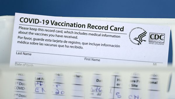 A vaccination record card is shown during a COVID-19 vaccination drive for Spring Branch Independent School District education workers Tuesday, March 16, 2021, in Houston. - Sputnik International