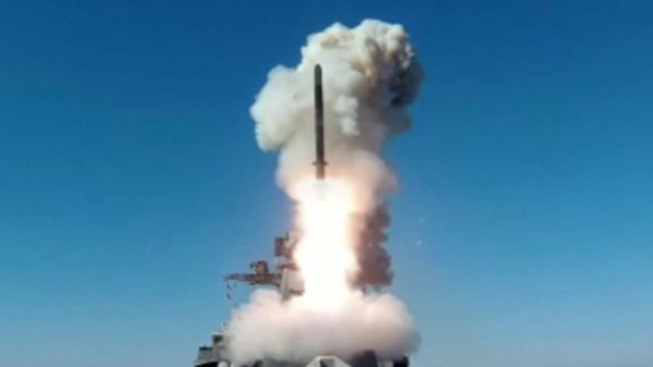 A modernized frigate from the Russian Pacific Fleet, the Marshal Shaposhnikov, carries out the first test of the Kalibr cruise missile in the Sea of Japan, 6 April, 2021 - Sputnik International