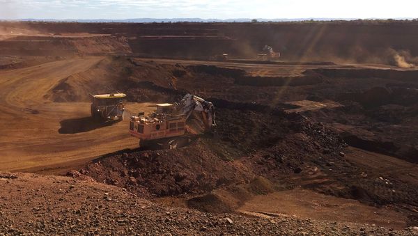 An autonomous truck readies to pick up a load of iron ore at Australia's Fortescue Metals Group (FMG) Chichester Hub, which includes the Christmas Creek iron ore mine, in the Pilbara region, located southeast of the coastal town of Port Hedland in Western Australia, November 29, 2018 - Sputnik International