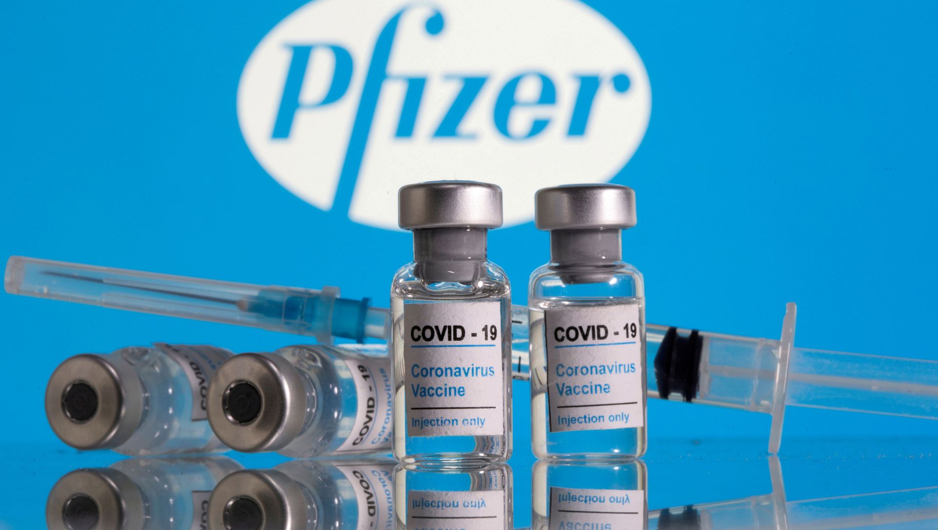 Vials labelled COVID-19 Coronavirus Vaccine and a syringe are seen in front of the Pfizer logo in this illustration taken February 9, 2021 Vials labelled COVID-19 Coronavirus Vaccine and a syringe are seen in front of the Pfizer logo in this illustration taken February 9, 2021 - Sputnik International, 1920, 08.04.2021