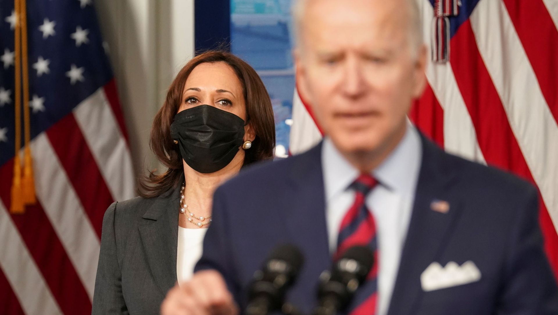 US Vice-President Kamala Harris listens as President Joe Biden speaks about jobs and the economy at the White House in Washington, DC, US, 7 April 2021. US Vice-President Kamala Harris listens as President Joe Biden speaks about jobs and the economy at the White House in Washington, DC, US, 7 April 2021. - Sputnik International, 1920, 26.04.2021