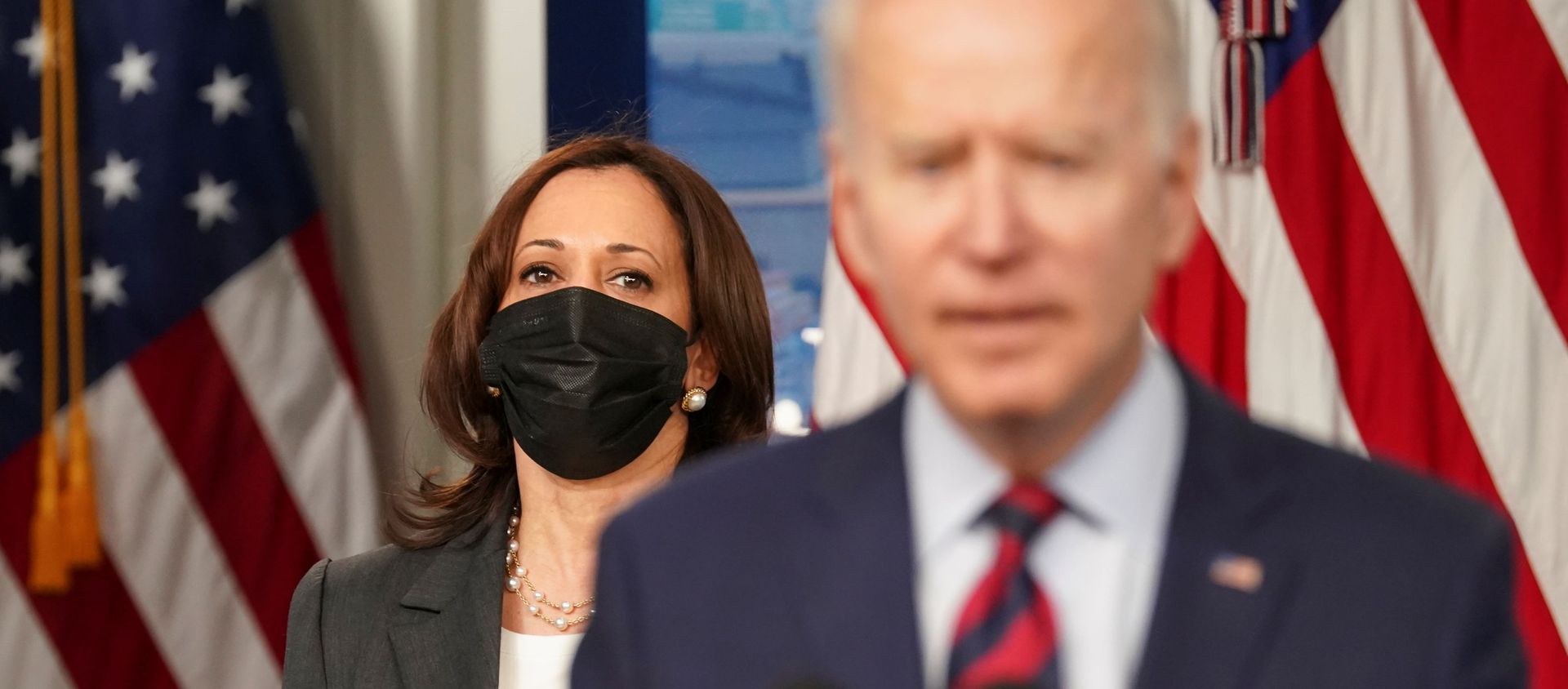 US Vice-President Kamala Harris listens as President Joe Biden speaks about jobs and the economy at the White House in Washington, DC, US, 7 April 2021. US Vice-President Kamala Harris listens as President Joe Biden speaks about jobs and the economy at the White House in Washington, DC, US, 7 April 2021. - Sputnik International, 1920, 26.04.2021