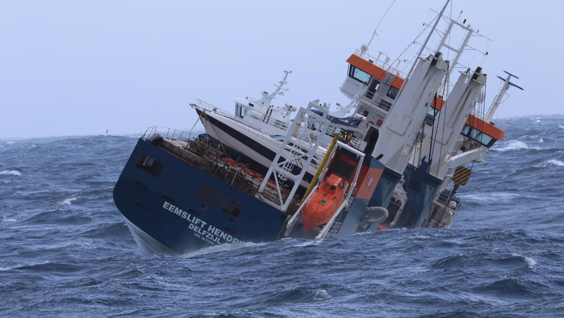 The Dutch cargo ship Eemslift Hendrika is seen in the Norwegian Sea, April 6, 2021 The Dutch cargo ship Eemslift Hendrika is seen in the Norwegian Sea, April 6, 2021 - Sputnik International, 1920, 08.04.2021