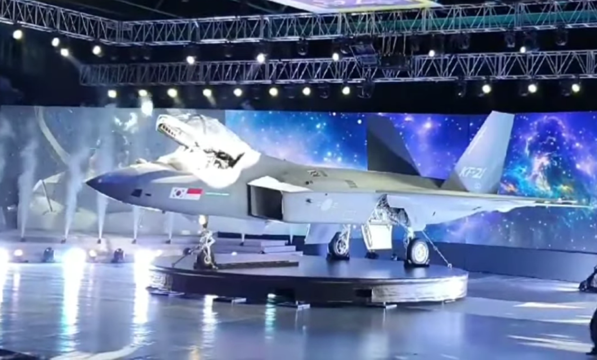 Photos: South Korea Unveils First New KF-21 ‘Boramae’ Stealth Fighter Photos: South Korea Unveils First New KF-21 ‘Boramae’ Stealth Fighter - Sputnik International, 1920, 09.04.2021