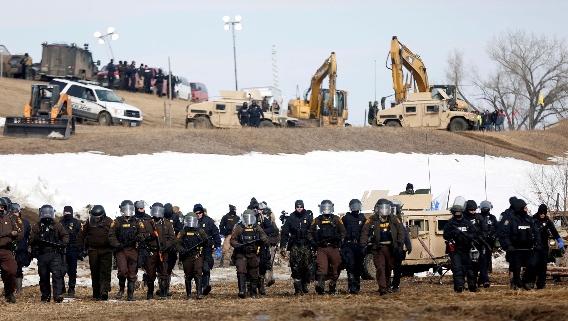 FILE PHOTO: Law enforcement officers advance into the main opposition camp against the Dakota Access oil pipeline near Cannon Ball, North Dakota, U.S., February 23, 2017. FILE PHOTO: Law enforcement officers advance into the main opposition camp against the Dakota Access oil pipeline near Cannon Ball, North Dakota, U.S., February 23, 2017. - Sputnik International, 1920, 09.04.2021
