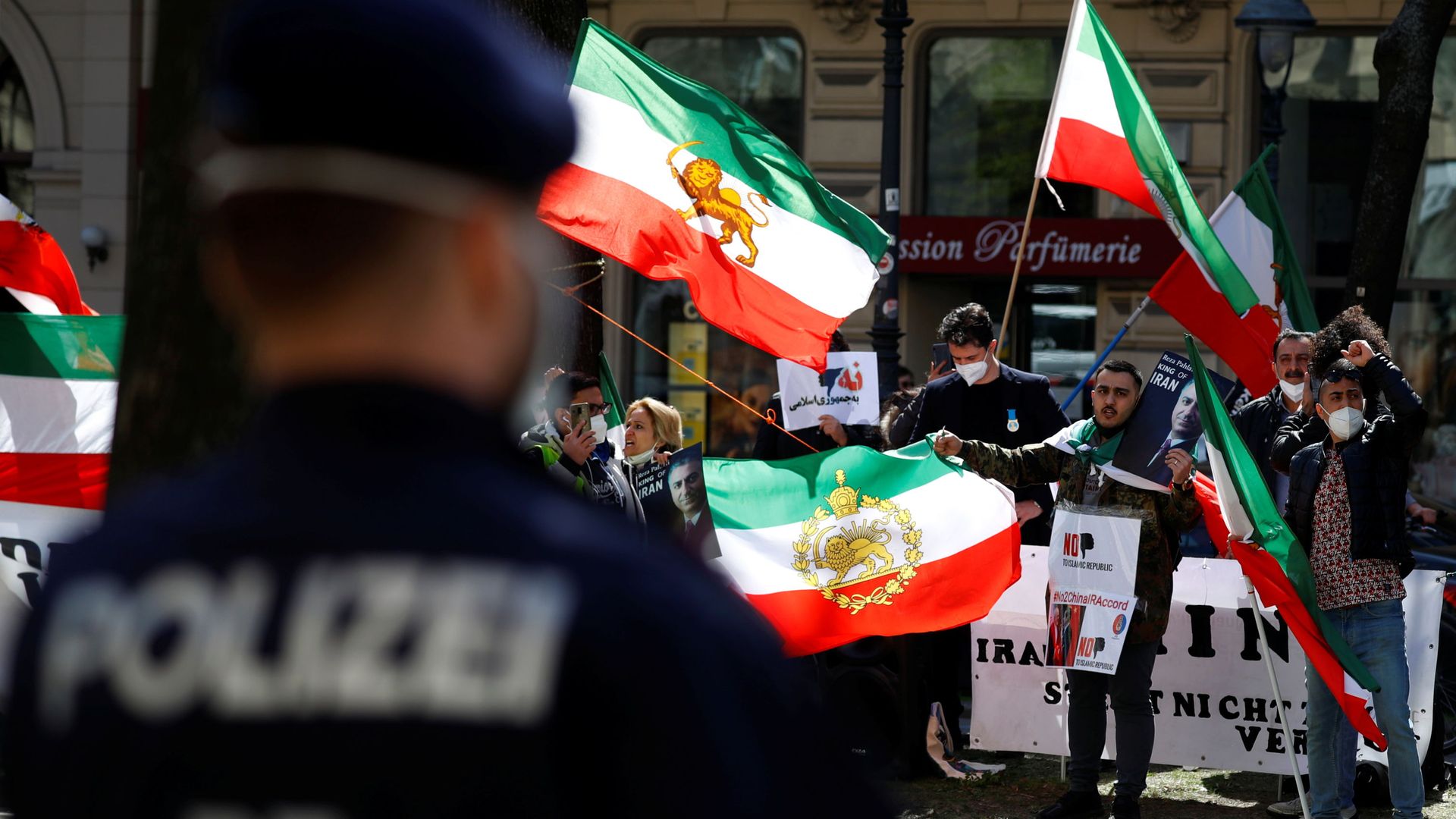 An Iranian opposition group protests outside a hotel, during a meeting of the JCPOA Joint Commission, in Vienna, Austria, April 9, 2021. An Iranian opposition group protests outside a hotel, during a meeting of the JCPOA Joint Commission, in Vienna, Austria, April 9, 2021. - Sputnik International, 1920, 29.04.2021
