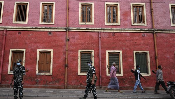 Indian paramilitary personnel stand guard outside a polling station during Phase 4 of West Bengal's legislative election, in Howrah district near Kolkata on April 10, 2021. Indian paramilitary personnel stand guard outside a polling station during Phase 4 of West Bengal's legislative election, in Howrah district near Kolkata on April 10, 2021. - Sputnik International