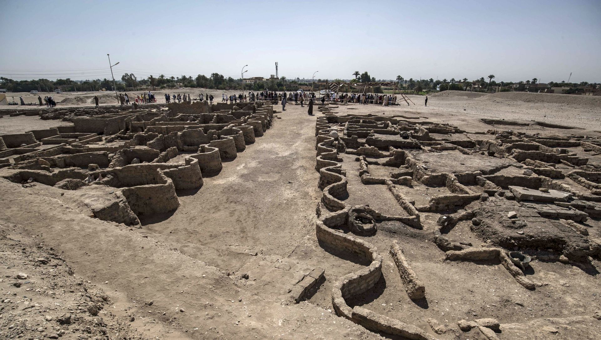 A picture taken on April 10, 2021, shows a view of a 3000 year old city, dubbed The Rise of Aten, dating to the reign of Amenhotep III, uncovered by the Egyptian mission near Luxor. - Archaeologists have uncovered the remains of an ancient city in the desert outside Luxor that they say is the largest ever found in Egypt and dates back to a golden age of the pharaohs 3,000 years ago. Famed Egyptologist Zahi Hawass announced the discovery of the lost golden city, saying the site was uncovered near Luxor, home of the legendary Valley of the Kings. A picture taken on April 10, 2021, shows a view of a 3000 year old city, dubbed The Rise of Aten, dating to the reign of Amenhotep III, uncovered by the Egyptian mission near Luxor. - Archaeologists have uncovered the remains of an ancient city in the desert outside Luxor that they say is the largest ever found in Egypt and dates back to a golden age of the pharaohs 3,000 years ago. Famed Egyptologist Zahi Hawass announced the discovery of the lost golden city, saying the site was uncovered near Luxor, home of the legendary Valley of the Kings. - Sputnik International, 1920, 16.04.2021