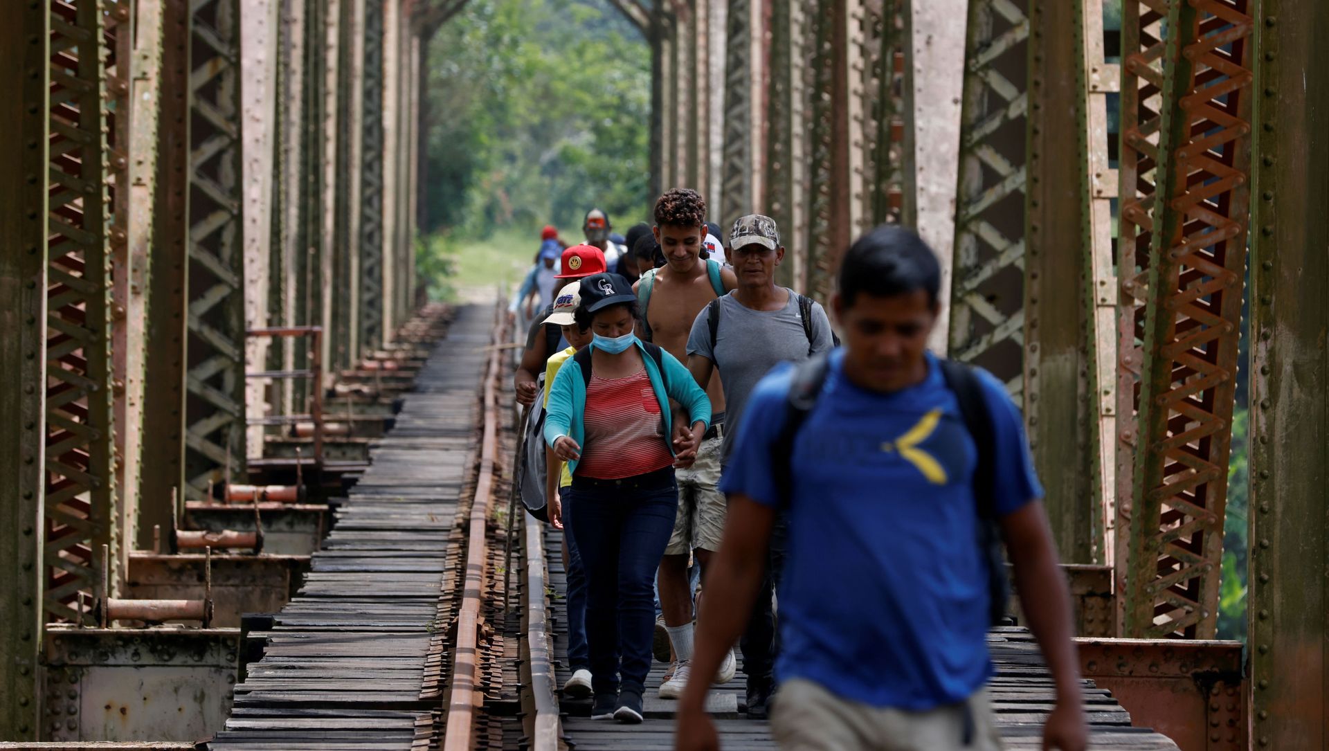 A group of migrants from Honduras walk along the railway track on their way to the United States in Huimanguillo, Tabasco, Mexico March 30, 2021 A group of migrants from Honduras walk along the railway track on their way to the United States in Huimanguillo, Tabasco, Mexico March 30, 2021 - Sputnik International, 1920, 11.04.2021