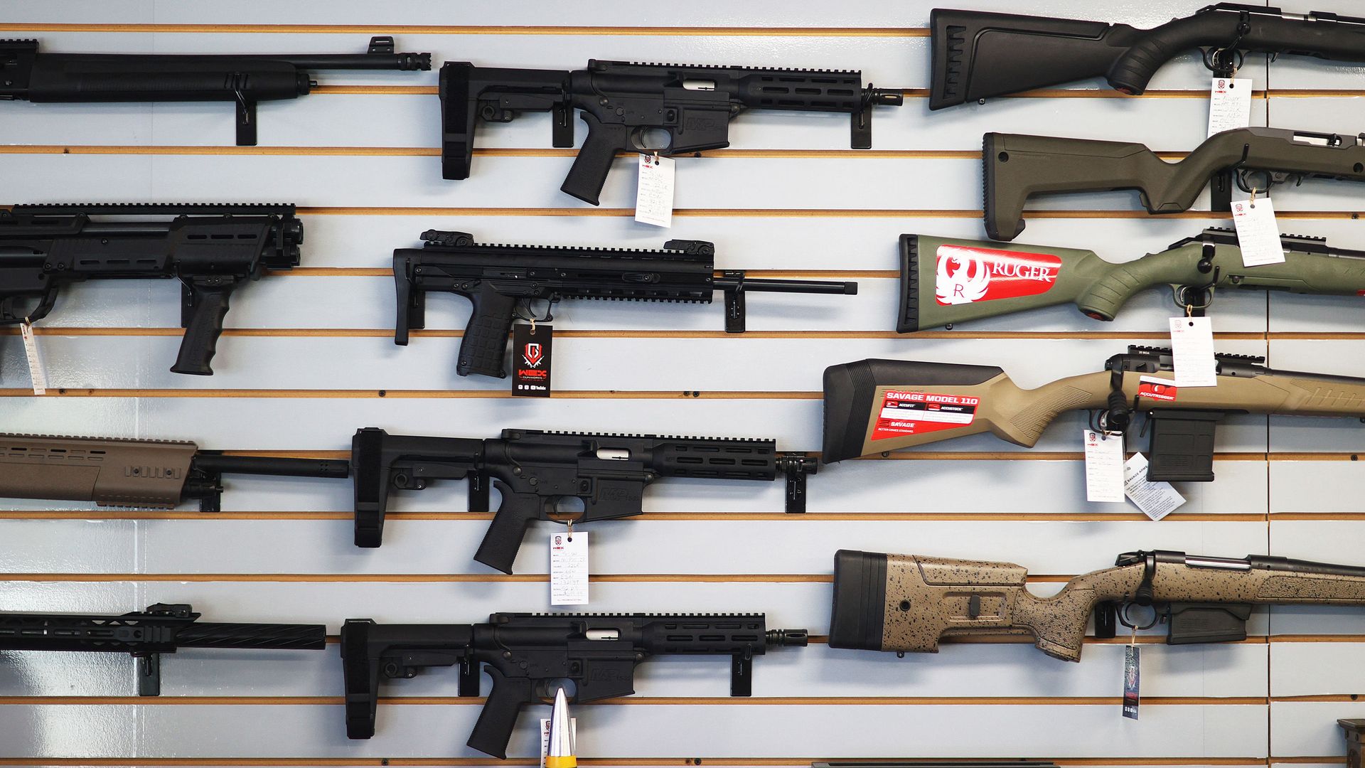 DELRAY BEACH, FLORIDA - MARCH 24: Weapons for sale hang on the wall at WEX Gunworks on March 24, 2021 in Delray Beach, Florida. U.S. President Joe Biden has called on lawmakers to “immediately pass” legislation to help curb gun violence in the county. DELRAY BEACH, FLORIDA - MARCH 24: Weapons for sale hang on the wall at WEX Gunworks on March 24, 2021 in Delray Beach, Florida. U.S. President Joe Biden has called on lawmakers to “immediately pass” legislation to help curb gun violence in the county. - Sputnik International, 1920, 26.05.2022