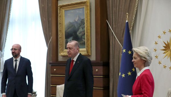 This handout picture taken and released on 6 April 2021 by the Turkish Presidential Press Service shows Turkish President Recep Tayyip Erdogan receiving EU Council President Charles Michel (L) and President of the EU Commission Ursula von der Leyen (R) at the Presidential Complex in Ankara. (Photo by HANDOUT / TURKISH PRESIDENCY PRESS OFFICE / AFP)  - Sputnik International