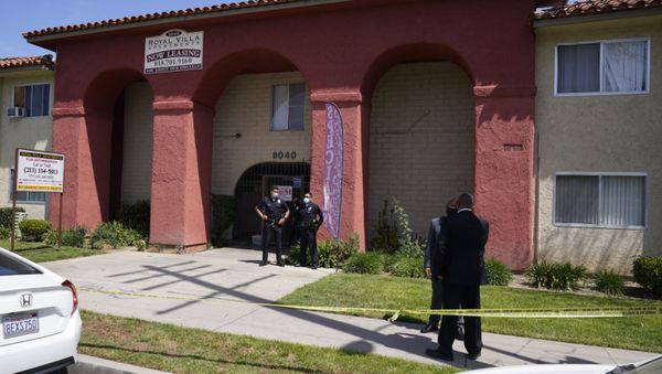 Los Angeles Police investigate the scene of a crime at an apartment complex in Reseda, Calif., Saturday, April 10, 2021. A woman discovered her three grandchildren, all under the age of 5, slain inside a Los Angeles apartment Saturday morning and their mother gone, police said.  The mother of three children — all under the age of 5 — found slain inside a Los Angeles apartment Saturday morning has been arrested, police said.  - Sputnik International