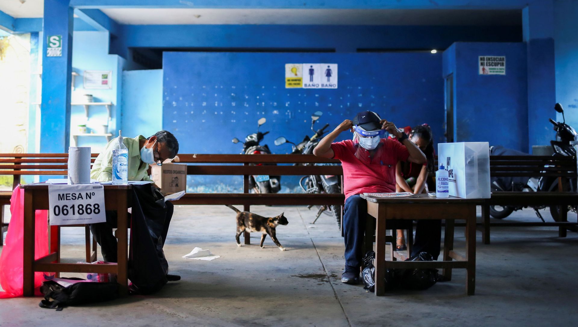 Electoral workers sit at their desks during the presidential and parliamentary elections, at a polling station in Belen, Peru April 11, 2021 Electoral workers sit at their desks during the presidential and parliamentary elections, at a polling station in Belen, Peru April 11, 2021 - Sputnik International, 1920, 12.04.2021