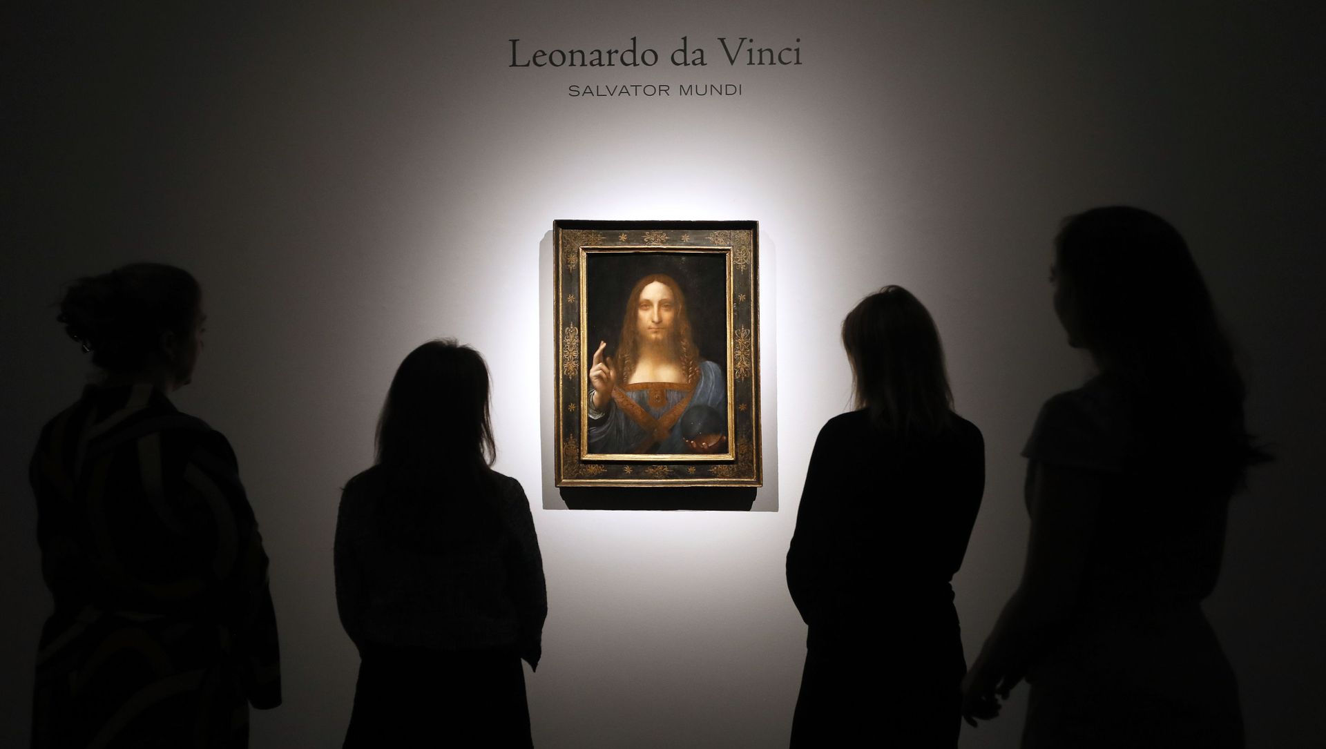 In this Oct. 24, 2017, file photo, people gather around Leonardo da Vinci's Salvator Mundi on display at Christie's auction rooms in London. In this Oct. 24, 2017, file photo, people gather around Leonardo da Vinci's Salvator Mundi on display at Christie's auction rooms in London. - Sputnik International, 1920, 13.04.2021