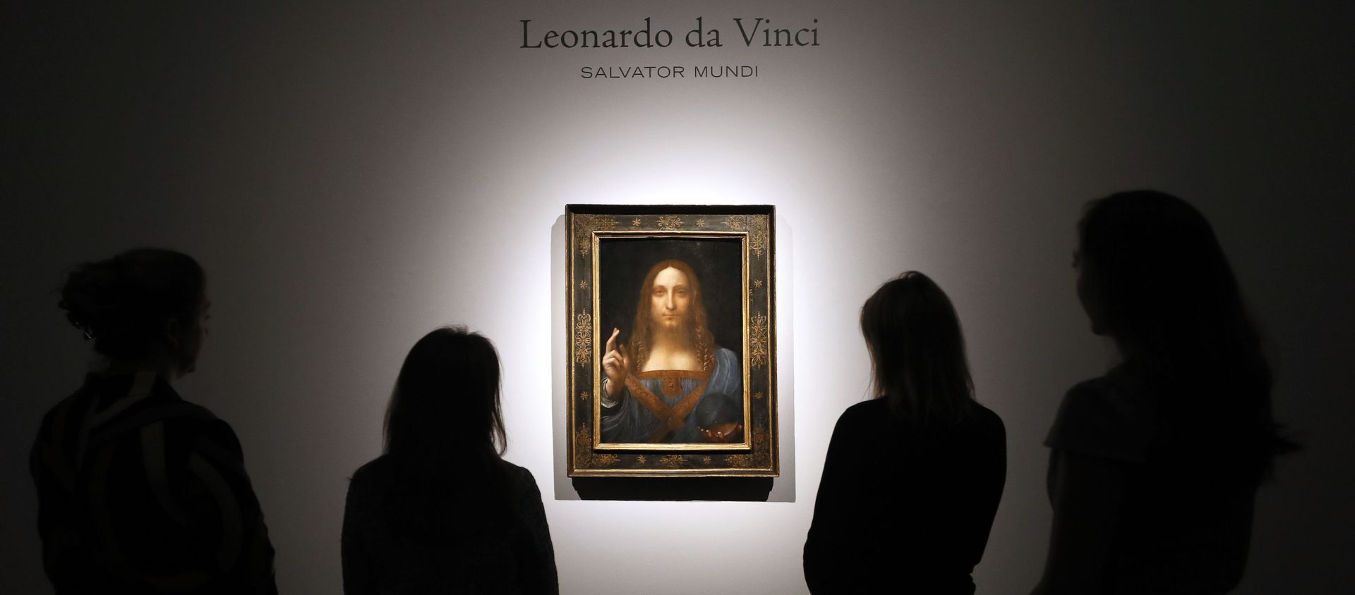 In this Oct. 24, 2017, file photo, people gather around Leonardo da Vinci's Salvator Mundi on display at Christie's auction rooms in London. In this Oct. 24, 2017, file photo, people gather around Leonardo da Vinci's Salvator Mundi on display at Christie's auction rooms in London. - Sputnik International, 1920, 13.04.2021