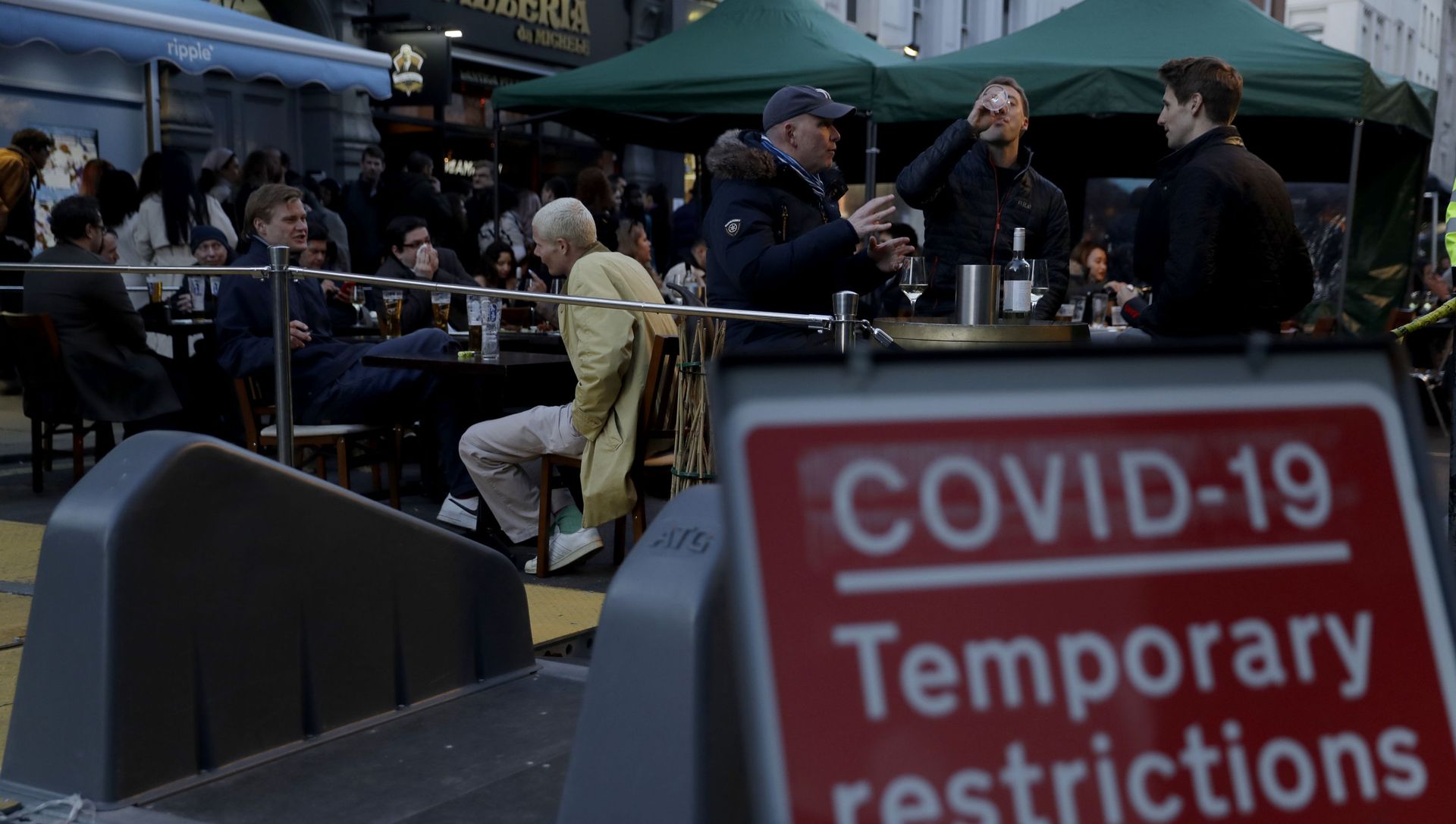 People sit at outdoor tables setup today for drinks to be served in the Soho area of central London, on the day some of England's third coronavirus lockdown restrictions were eased by the British government, Monday, April 12, 2021 People sit at outdoor tables setup today for drinks to be served in the Soho area of central London, on the day some of England's third coronavirus lockdown restrictions were eased by the British government, Monday, April 12, 2021 - Sputnik International, 1920, 13.04.2021