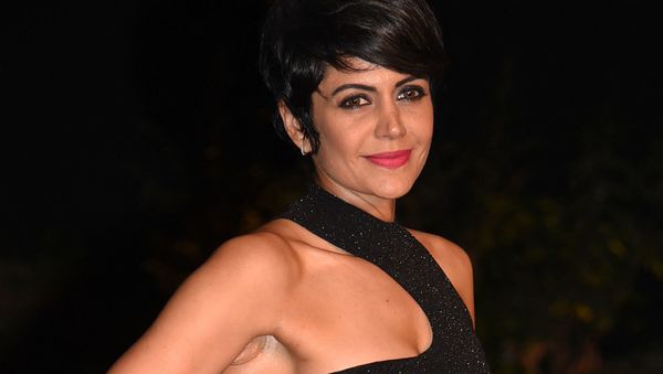 Indian Bollywood actress Mandira Bedi poses for photographs at the Grand Finale of Lakmй Fashion Week (LFW) Summer Resort 2019, in Mumbai on February 3, 2019 Indian Bollywood actress Mandira Bedi poses for photographs at the Grand Finale of Lakmй Fashion Week (LFW) Summer Resort 2019, in Mumbai on February 3, 2019 - Sputnik International