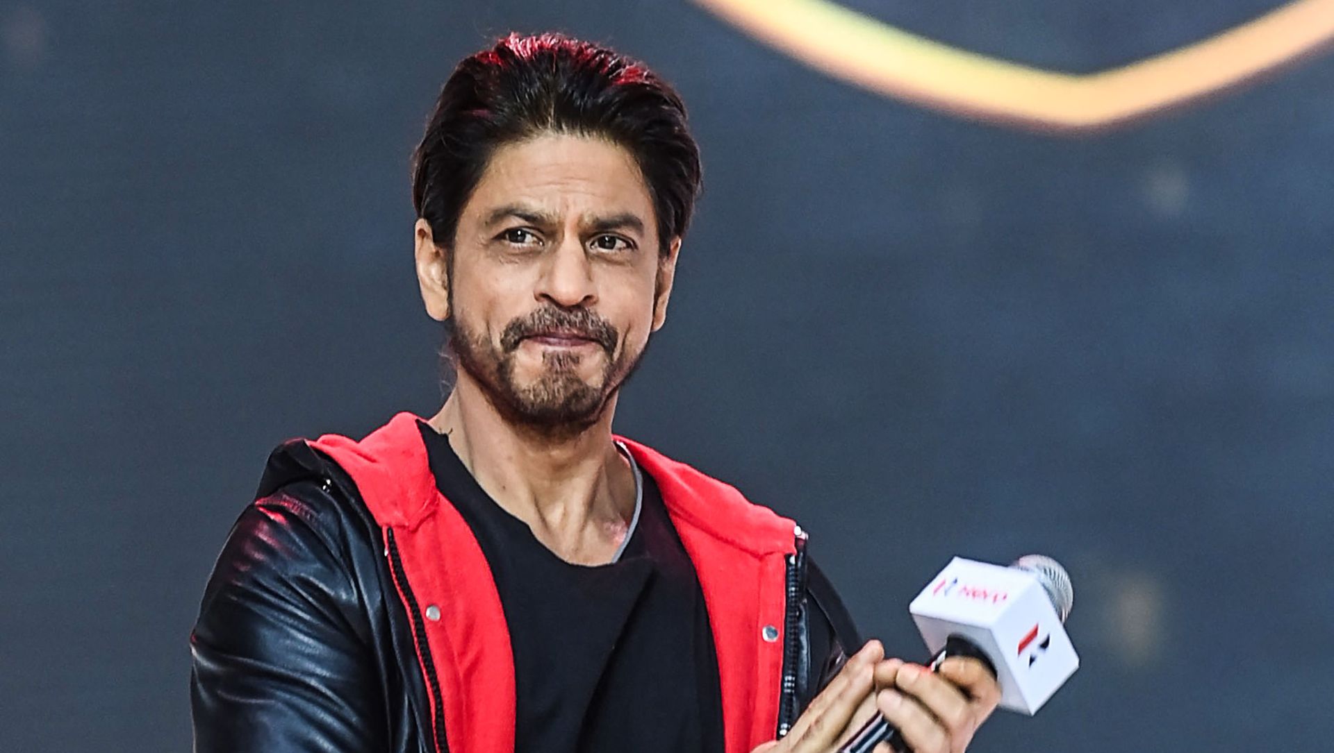 Bollywood actor Shah Rukh Khan gestures as he speaks during the unveiling of the company's 100 millionth motorcycle, in Gurgaon on January 21, 2021 Bollywood actor Shah Rukh Khan gestures as he speaks during the unveiling of the company's 100 millionth motorcycle, in Gurgaon on January 21, 2021 - Sputnik International, 1920, 13.04.2021