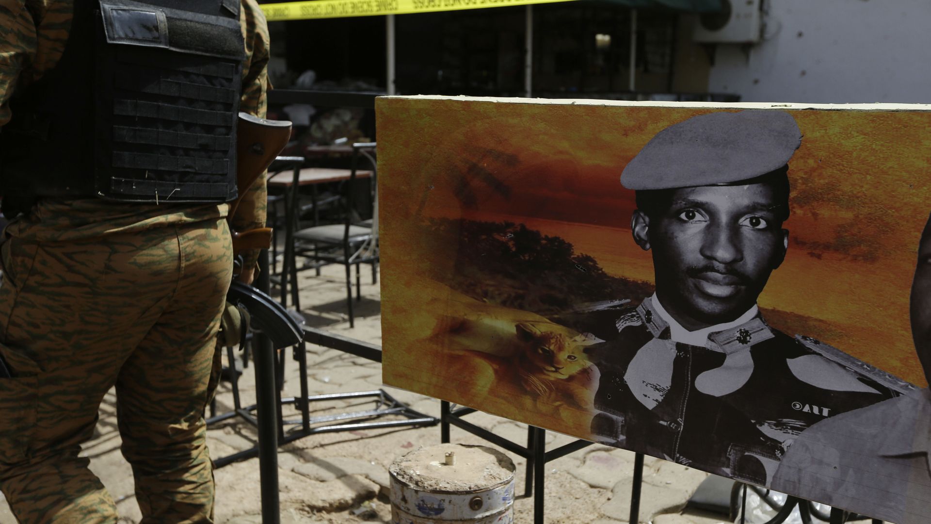 A soldier walks past a poster of former president of Burkina Faso, Thomas Sankara, outside a bar that was attacked in Ouagadougou, Burkina Faso, Sunday, Jan. 17, 2016. A soldier walks past a poster of former president of Burkina Faso, Thomas Sankara, outside a bar that was attacked in Ouagadougou, Burkina Faso, Sunday, Jan. 17, 2016. - Sputnik International, 1920, 13.04.2021