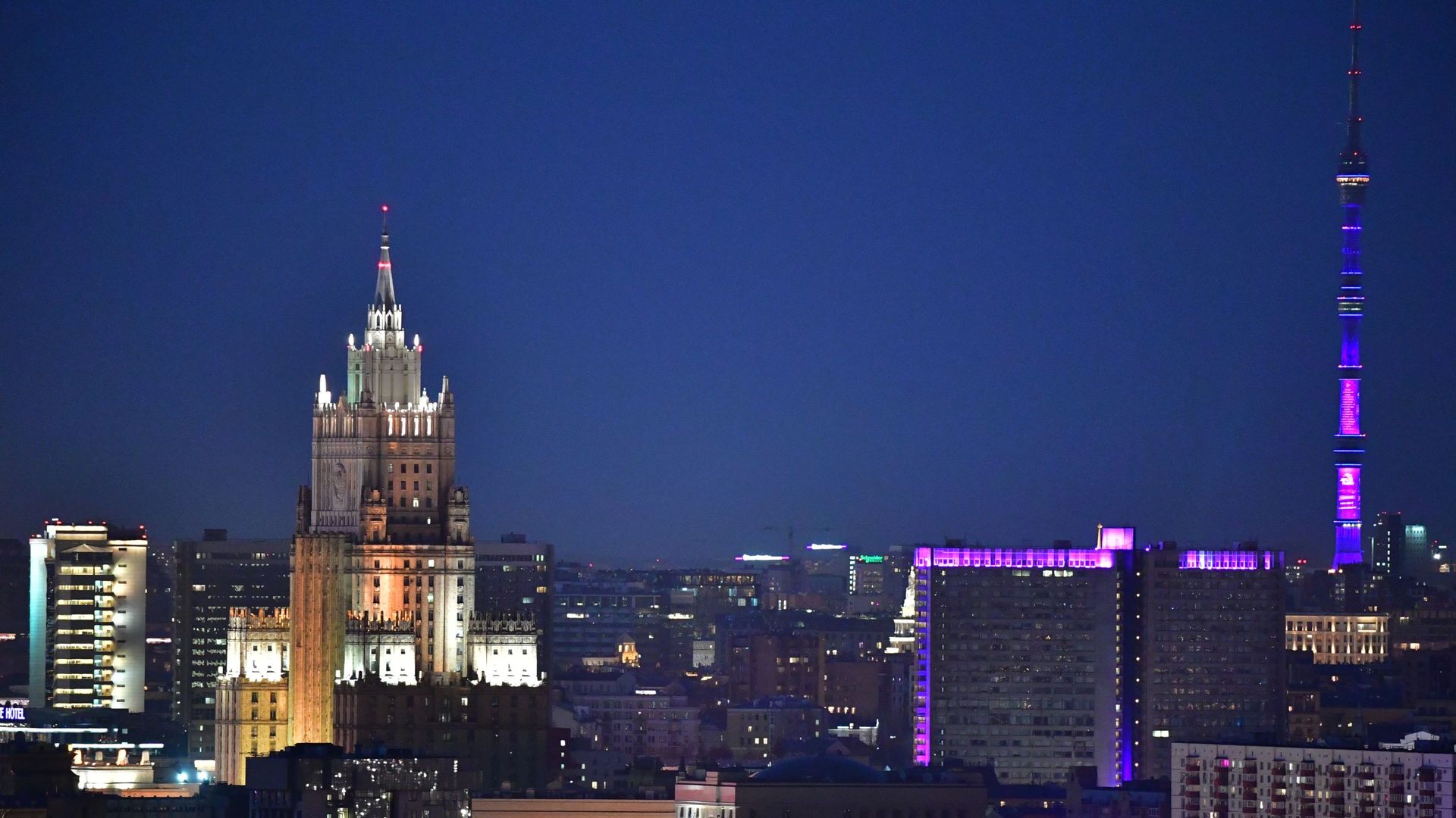 The building of the Ministry of Foreign Affairs of the Russian Federation and the Ostankino TV Tower before the illumination was turned off as part of the Earth Hour environmental campaign. The building of the Ministry of Foreign Affairs of the Russian Federation and the Ostankino TV Tower before the illumination was turned off as part of the Earth Hour environmental campaign. - Sputnik International, 1920, 14.04.2021