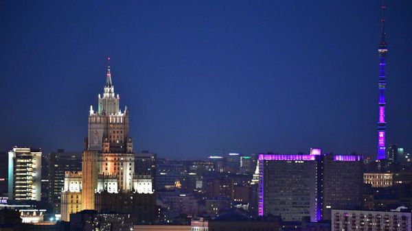 The building of the Ministry of Foreign Affairs of the Russian Federation and the Ostankino TV Tower before the illumination was turned off as part of the Earth Hour environmental campaign. - Sputnik International