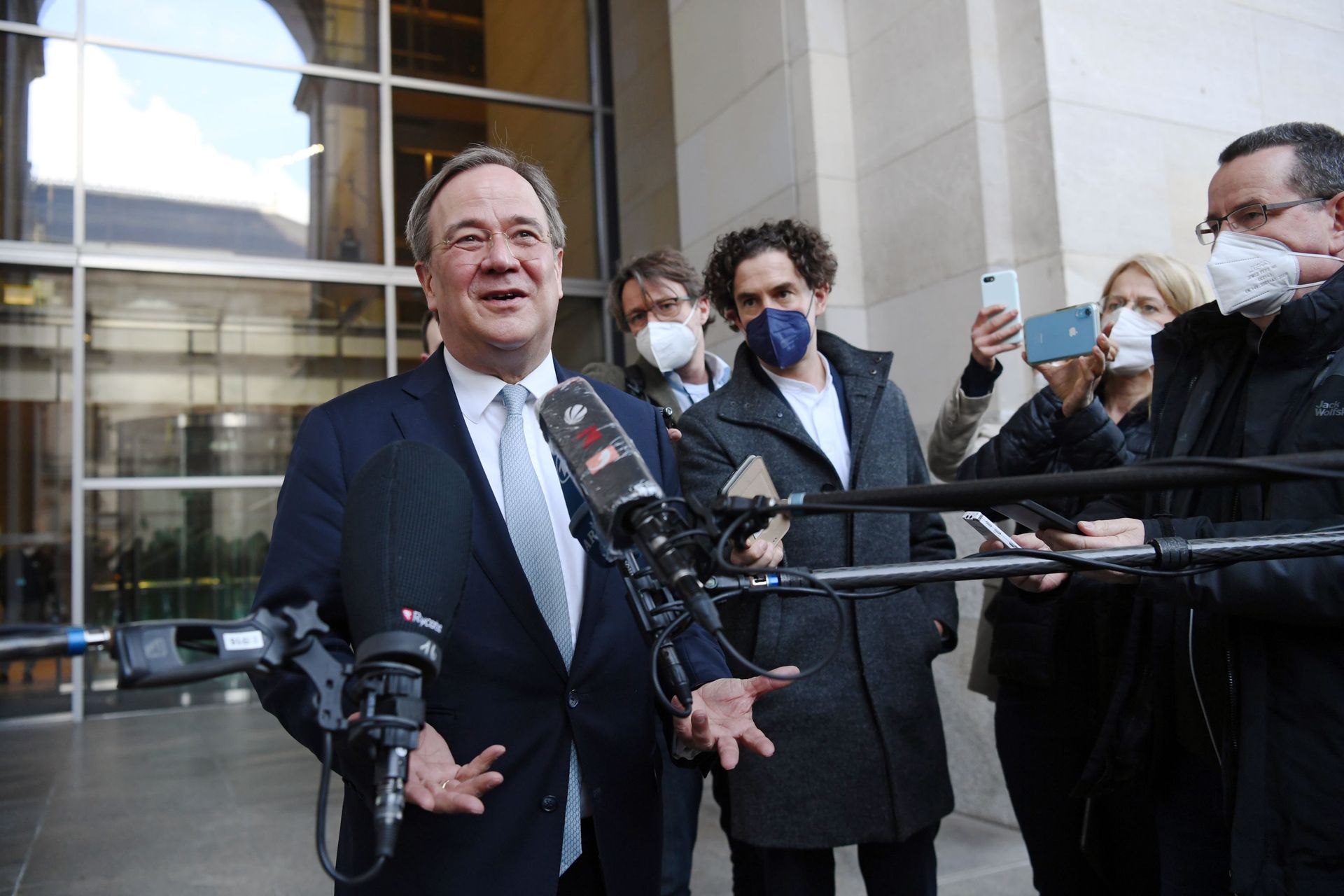 North Rhine-Westphalia's State Premier and head of Germany's conservative Christian Democratic Union (CDU) party Armin Laschet speaks to the media as he leaves after a CDU/CSU fraction meeting in Berlin, Germany April 13, 2021 North Rhine-Westphalia's State Premier and head of Germany's conservative Christian Democratic Union (CDU) party Armin Laschet speaks to the media as he leaves after a CDU/CSU fraction meeting in Berlin, Germany April 13, 2021 - Sputnik International, 1920, 27.09.2021