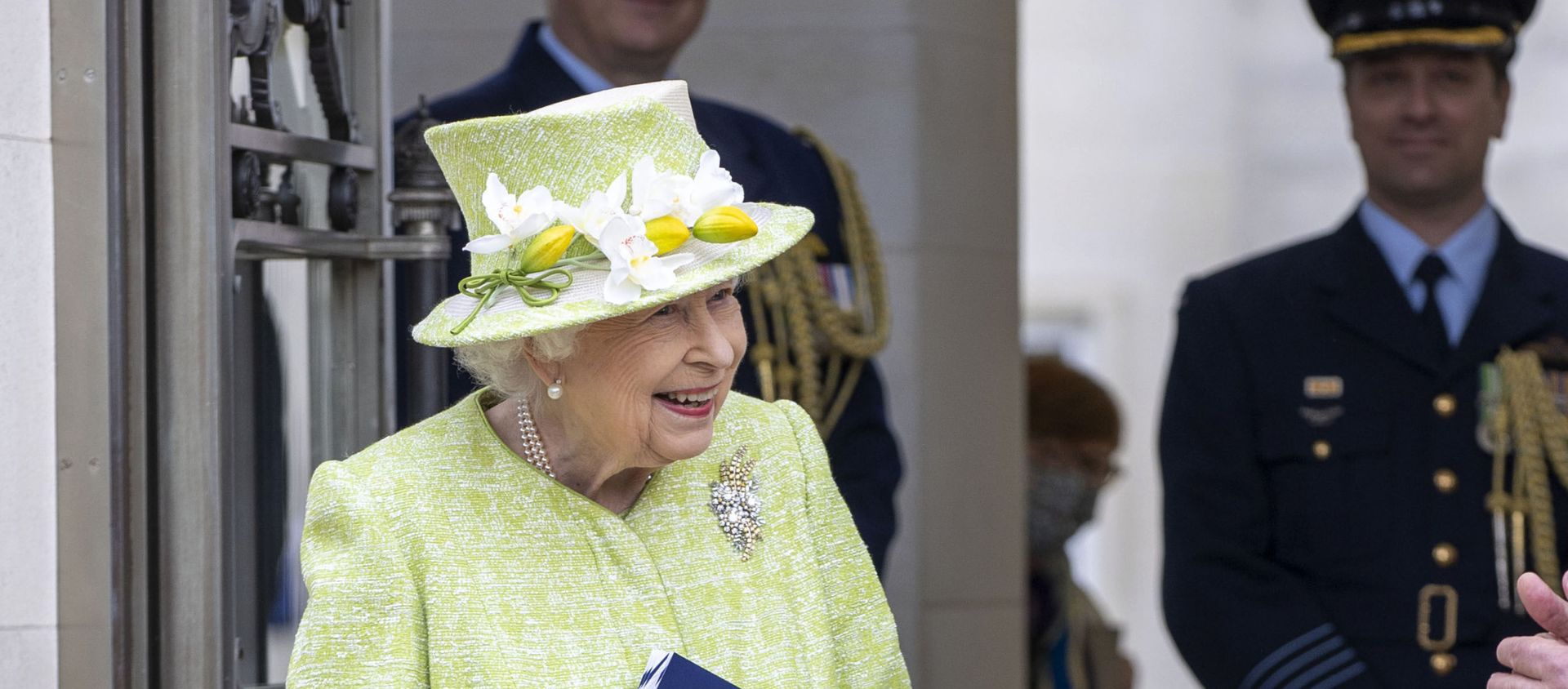 Britain's Queen Elizabeth II during a visit to the CWGC, the Commonwealth War Graves Commission Air Forces Memorial to attend a service to mark the Centenary of the Royal Australian Air Force, in Runnymede, England, 31 March 2021 Britain's Queen Elizabeth II during a visit to the CWGC, the Commonwealth War Graves Commission Air Forces Memorial to attend a service to mark the Centenary of the Royal Australian Air Force, in Runnymede, England, 31 March 2021 - Sputnik International, 1920, 14.04.2021