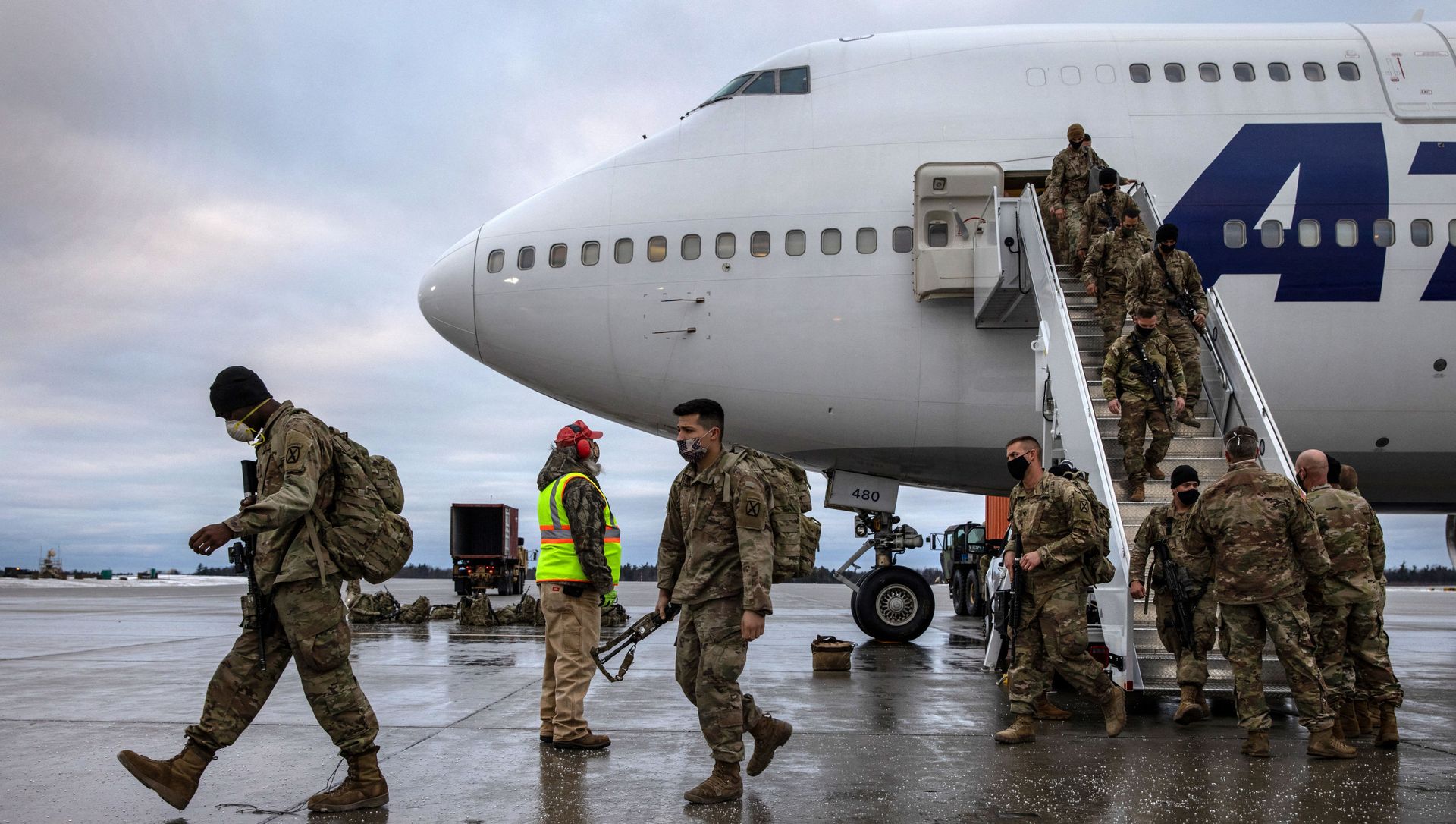 U.S. Army soldiers return home from a 9-month deployment to Afghanistan on December 10, 2020 at Fort Drum, New York. U.S. Army soldiers return home from a 9-month deployment to Afghanistan on December 10, 2020 at Fort Drum, New York. - Sputnik International, 1920, 18.04.2021