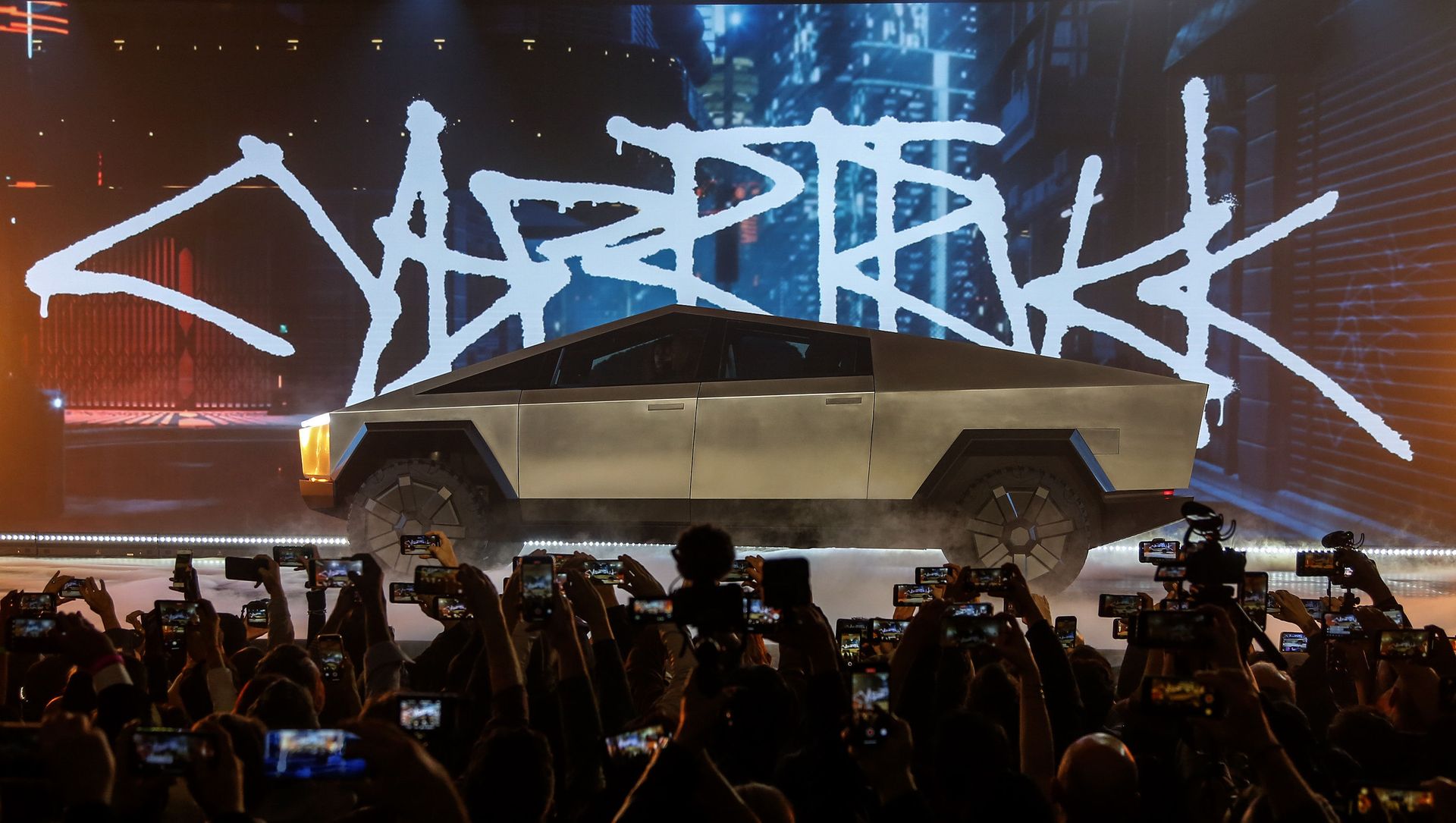 The Tesla Cybertruck is unveiled at Tesla's design studio Thursday, Nov. 21, 2019, in Hawthorne, Calif. The Tesla Cybertruck is unveiled at Tesla's design studio Thursday, Nov. 21, 2019, in Hawthorne, Calif. - Sputnik International, 1920, 21.04.2021