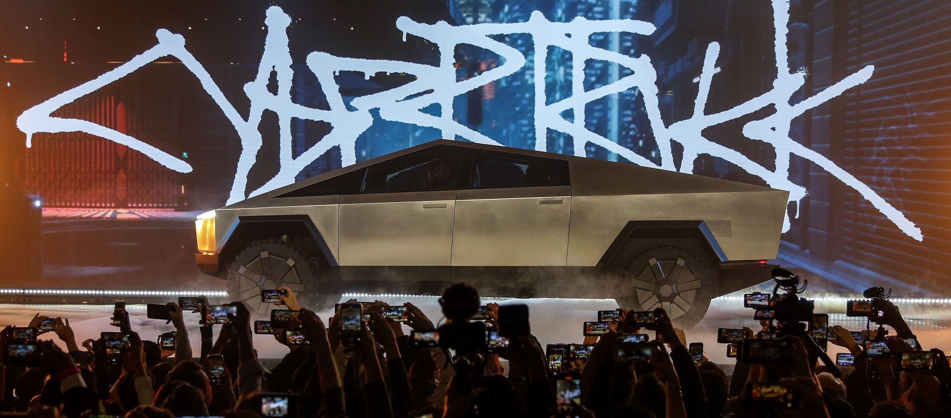 The Tesla Cybertruck is unveiled at Tesla's design studio Thursday, Nov. 21, 2019, in Hawthorne, Calif. The Tesla Cybertruck is unveiled at Tesla's design studio Thursday, Nov. 21, 2019, in Hawthorne, Calif. - Sputnik International, 1920, 21.04.2021
