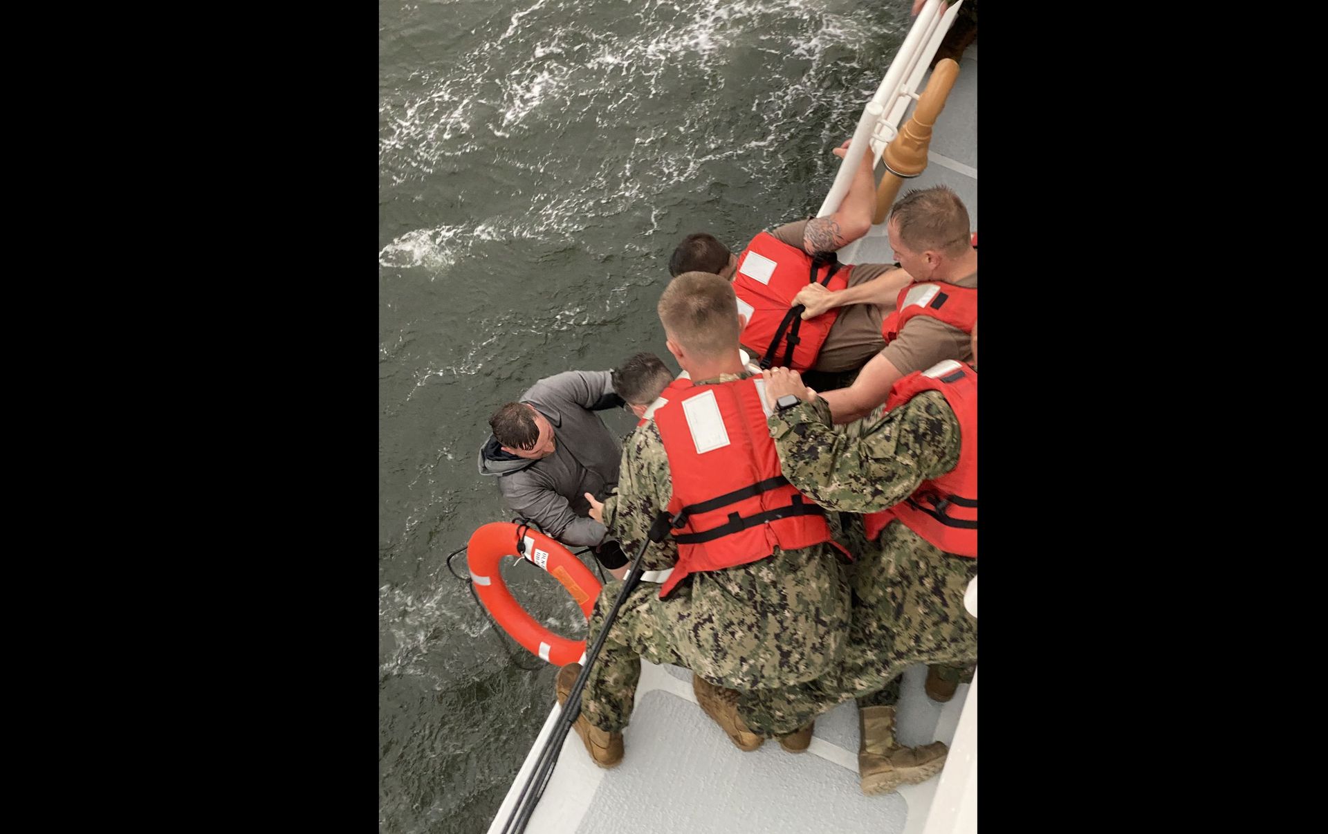 US Coast Guard: One Dead, 12 Still Missing After Commercial Ship Capsizes Off Louisiana Coast - Sputnik International, 1920, 14.04.2021