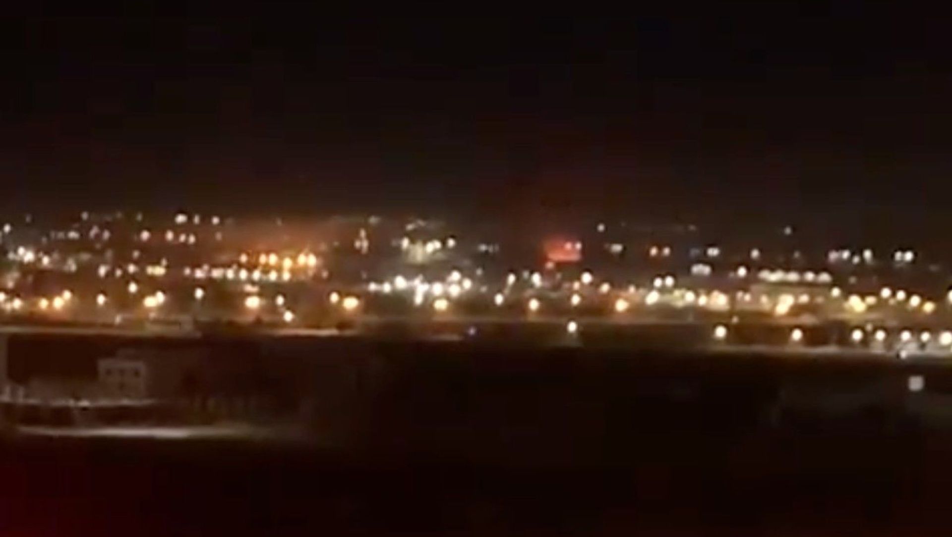 Screenshot captures moment in which an explosion broke out along Iraq's Erbil International Airport on Wednesday, April 14. Reports later confirmed that the incident was part of a three-pronged strike against Turkish Armed Forces in Iraqi Kurdistan. Screenshot captures moment in which an explosion broke out along Iraq's Erbil International Airport on Wednesday, April 14. Reports later confirmed that the incident was part of a three-pronged strike against Turkish Armed Forces in Iraqi Kurdistan. - Sputnik International, 1920, 14.04.2021