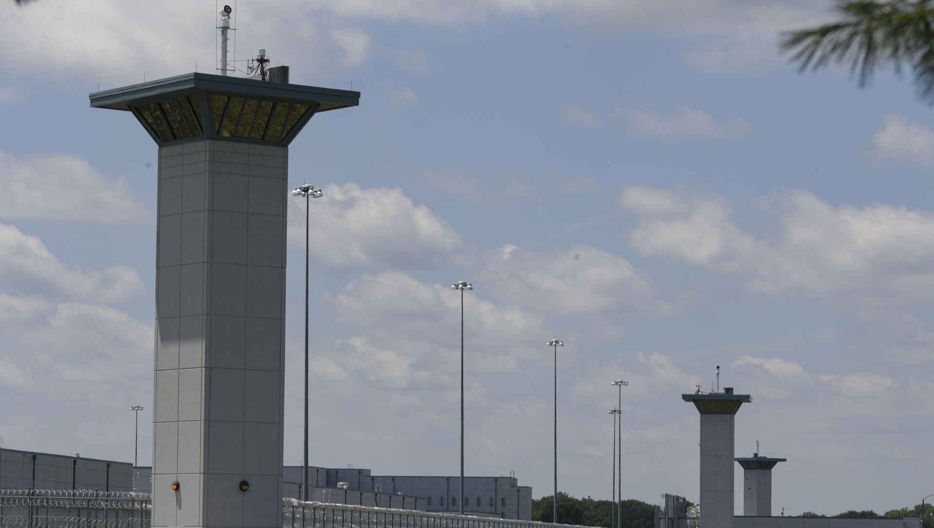 In this July 17, 2020 file photo the federal prison complex in Terre Haute, Ind., is shown. In this July 17, 2020 file photo the federal prison complex in Terre Haute, Ind., is shown. - Sputnik International, 1920, 23.04.2021
