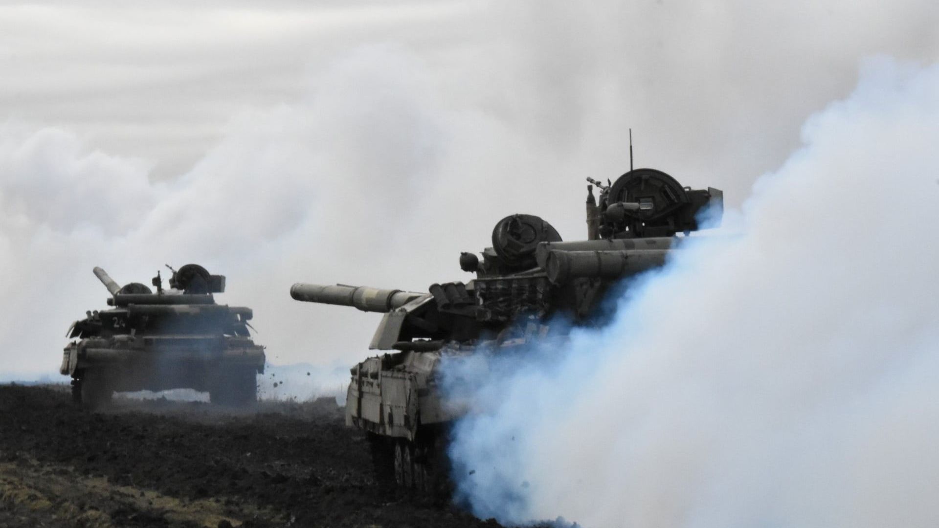 Tanks of the Ukrainian Armed Forces are seen during drills at an unknown location near the border of Crimea, Russia, in this handout picture released by the General Staff of the Armed Forces of Ukraine press service on 14 April 2021. Tanks of the Ukrainian Armed Forces are seen during drills at an unknown location near the border of Crimea, Russia, in this handout picture released by the General Staff of the Armed Forces of Ukraine press service on 14 April 2021. - Sputnik International, 1920, 02.02.2022