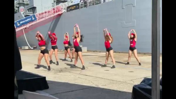 The Royal Australian Navy has commissioned HMAS Supply in Sydney ,  and organised this dance to celebrate - Sputnik International