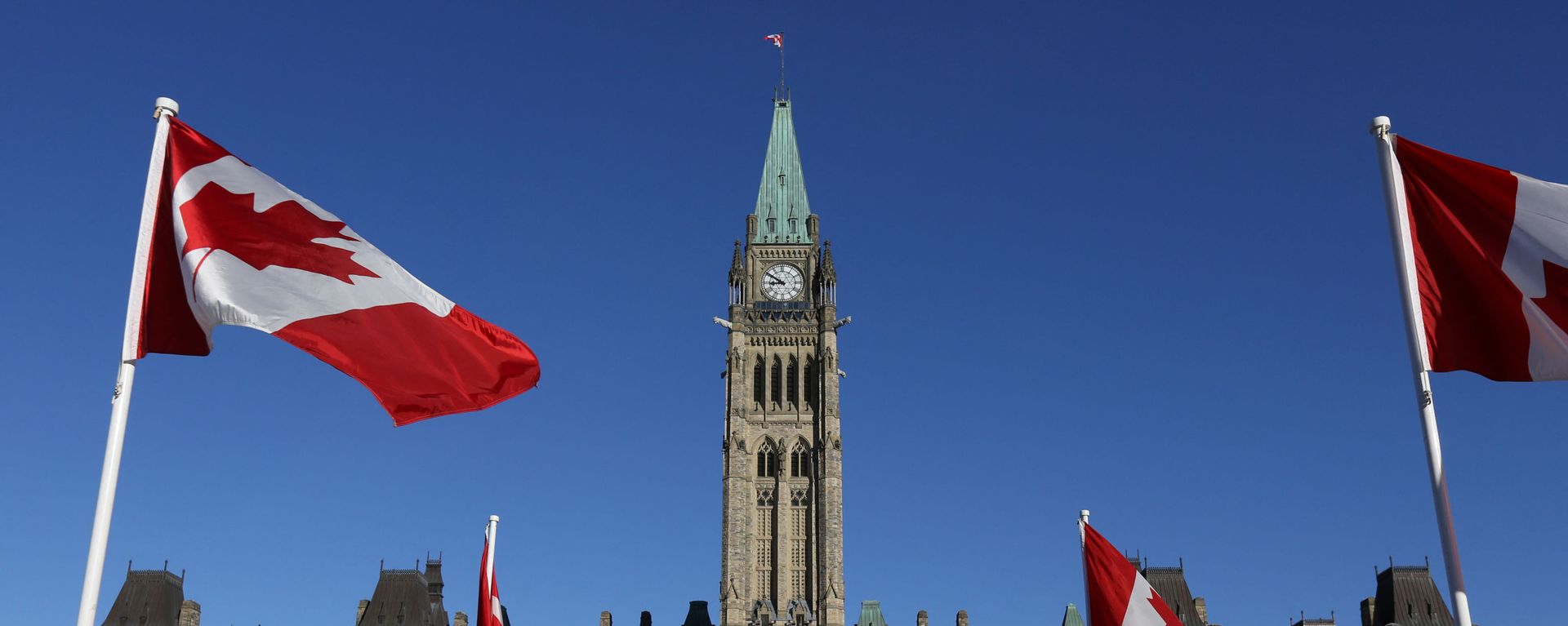 Canadian flags line the walkway in front of the Parliament in Ottawa, Ontario, October 2, 2017 Canadian flags line the walkway in front of the Parliament in Ottawa, Ontario, October 2, 2017 - Sputnik International, 1920, 25.09.2023