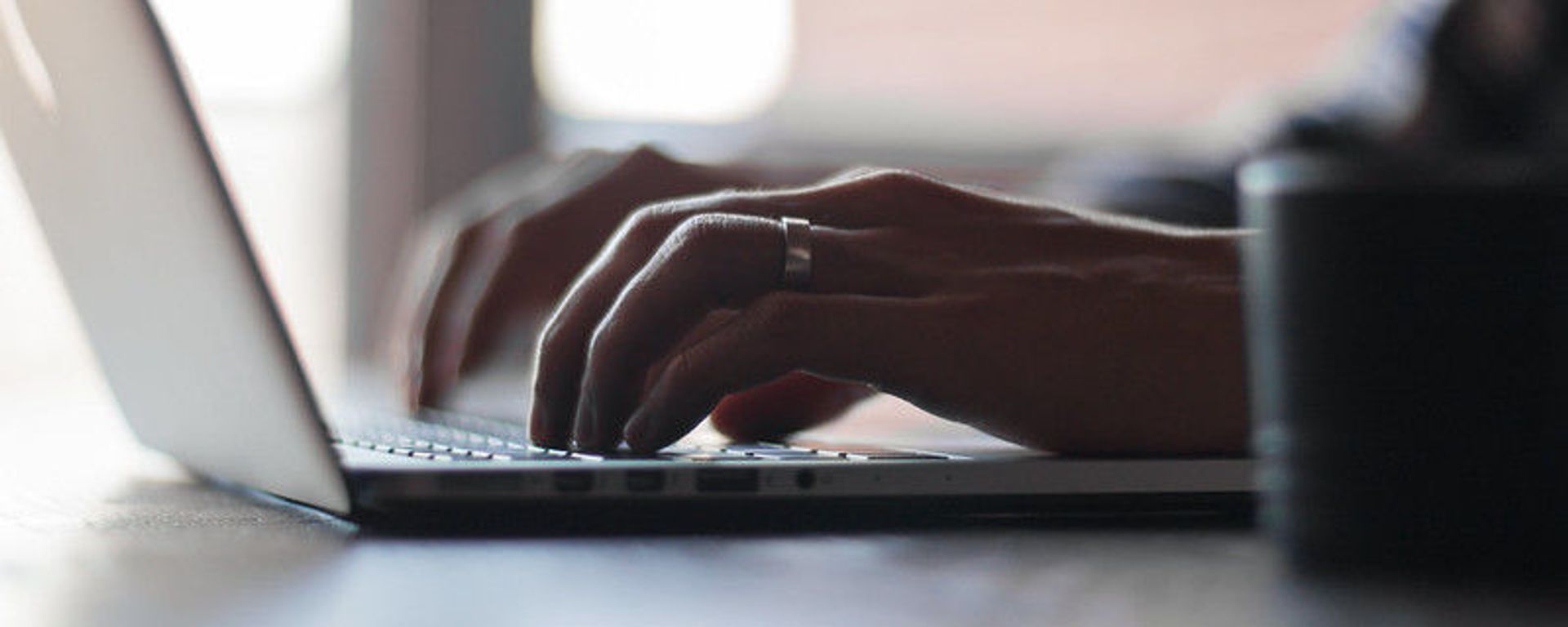 Hands Typing on Laptop Keyboard - Sputnik International, 1920, 22.06.2021