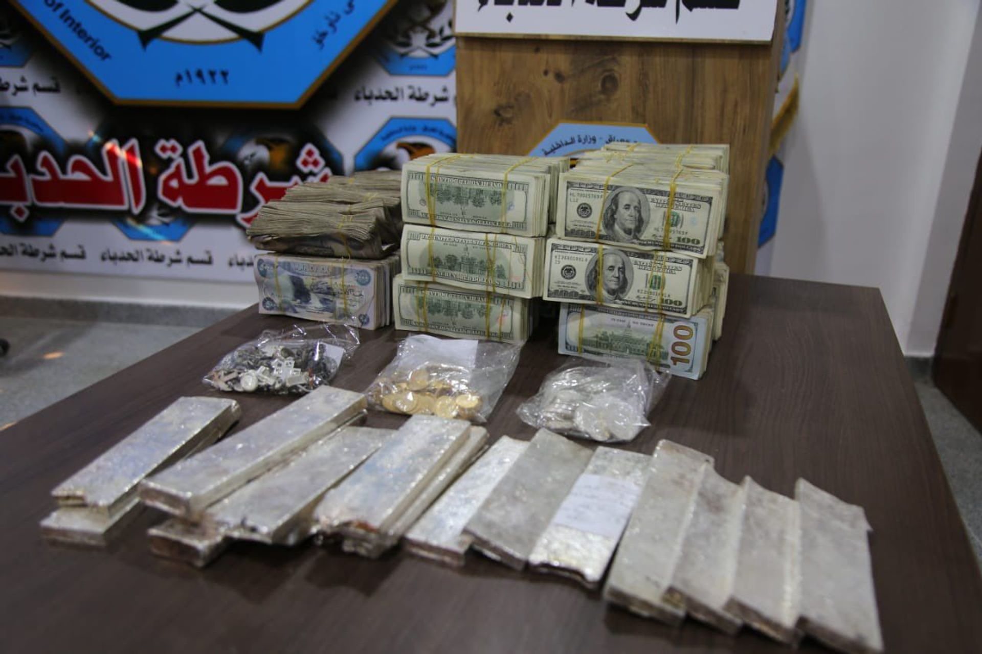 Iraqi security forces find $1.5 million stash of cash left by Daesh terrorist group in Mosul Iraqi security forces find $1.5 million stash of cash left by Daesh terrorist group in Mosul - Sputnik International, 1920, 23.10.2021