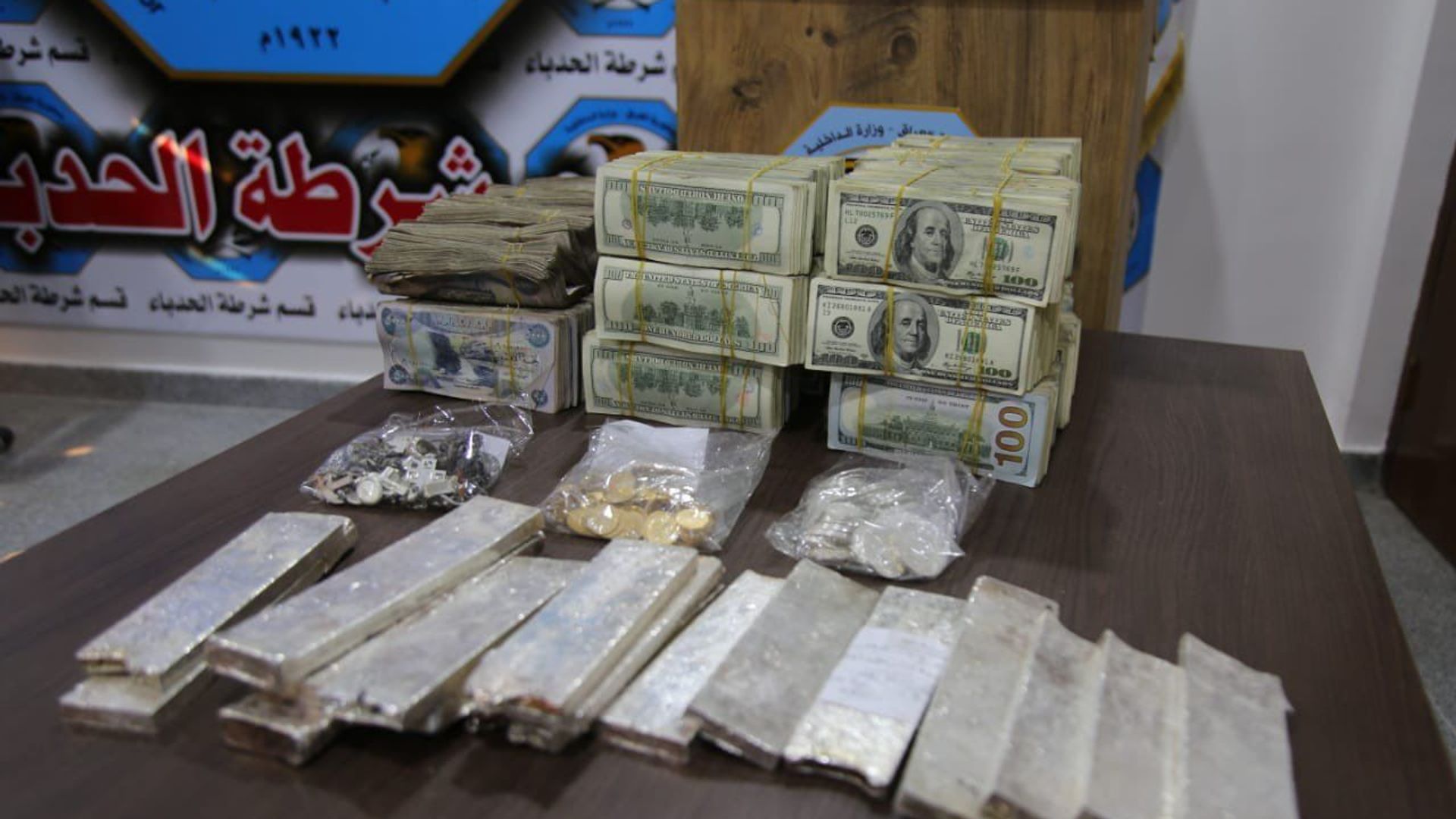 Iraqi security forces find $1.5 million stash of cash left by Daesh terrorist group in Mosul Iraqi security forces find $1.5 million stash of cash left by Daesh terrorist group in Mosul - Sputnik International, 1920, 15.04.2021