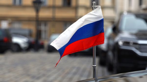 The flag of the Russian Federation on the car of the Russian Embassy in Croatia - Sputnik International
