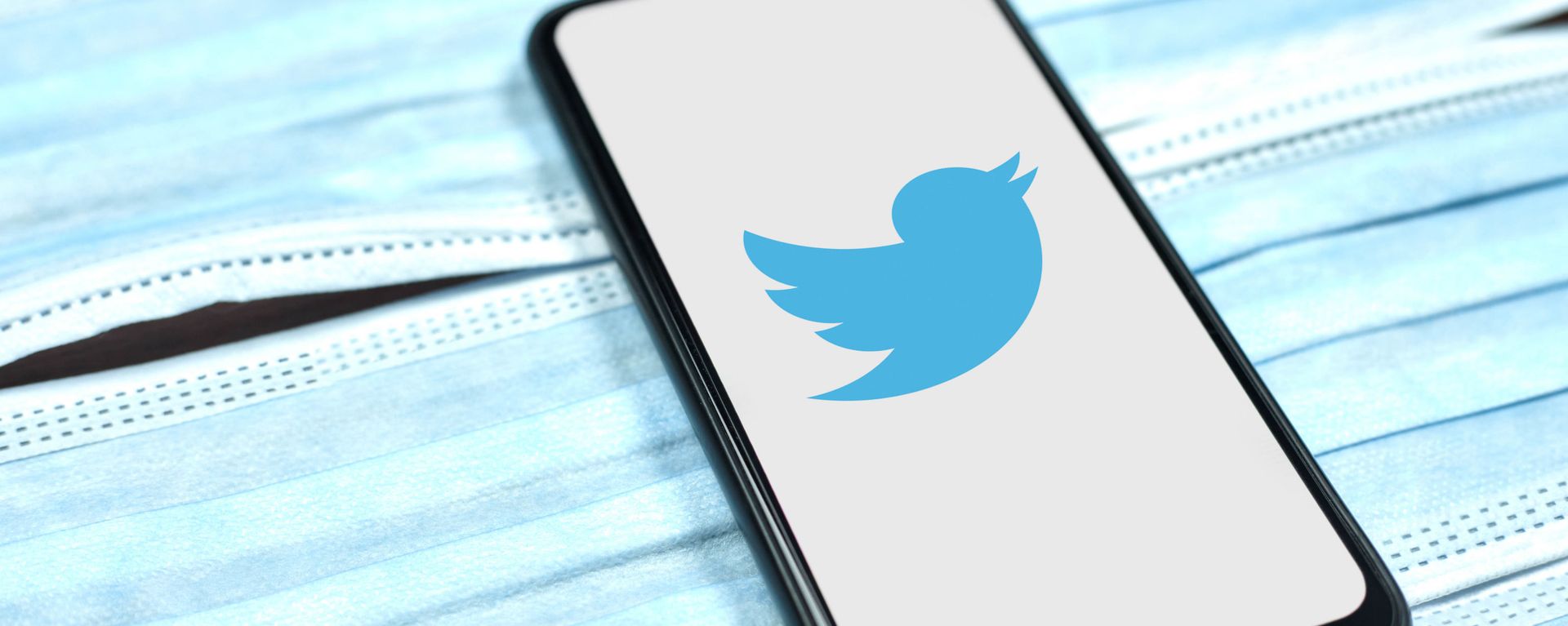 Twitter logo on smartphone screen over the face masks. Twitter logo on smartphone screen over the face masks. - Sputnik International, 1920, 16.04.2021