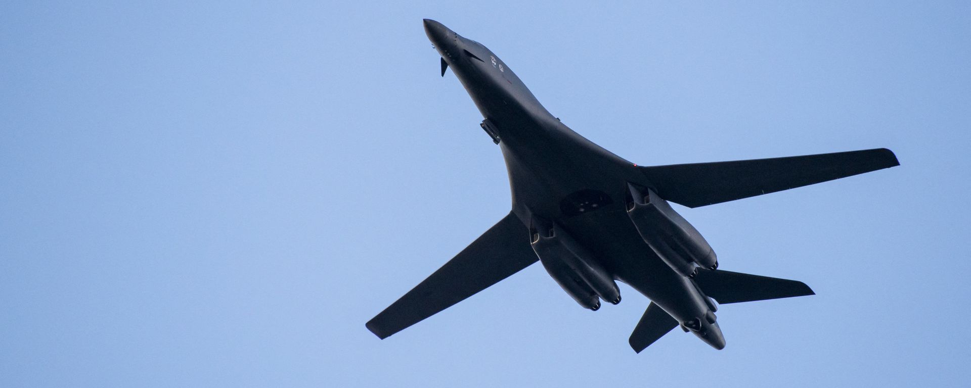 United States Air Force's Rockwell B-1 Lancer, a supersonic variable-sweep wing, heavy bomber flies  during an Air Power Capability Demonstration of the NATO exercise Trident Juncture 2018 in Byneset near Trondheim, Norway, October 30, 2018 - Sputnik International, 1920, 03.12.2021