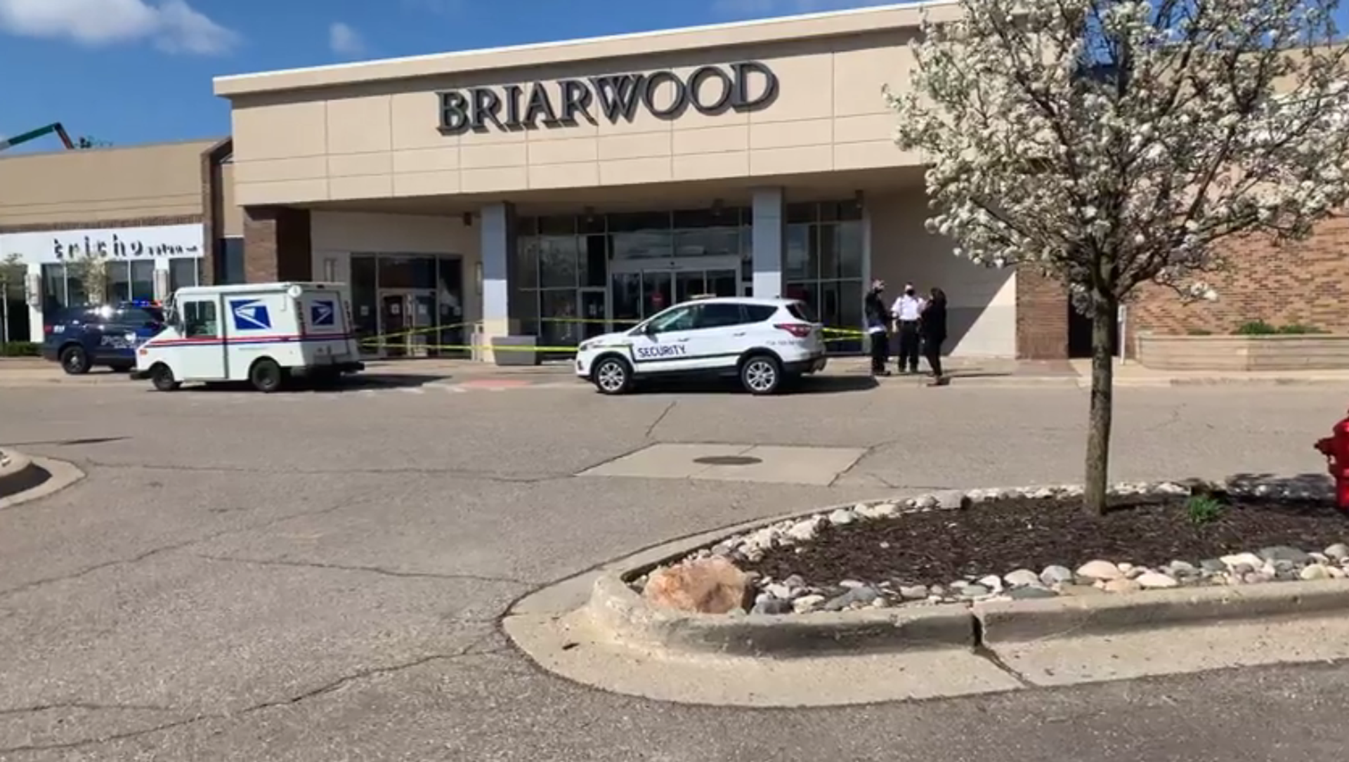 Scene at Briarwood Mall in Ann Arbor, Michigan, on April 16, 2021 Scene at Briarwood Mall in Ann Arbor, Michigan, on April 16, 2021 - Sputnik International, 1920, 16.04.2021