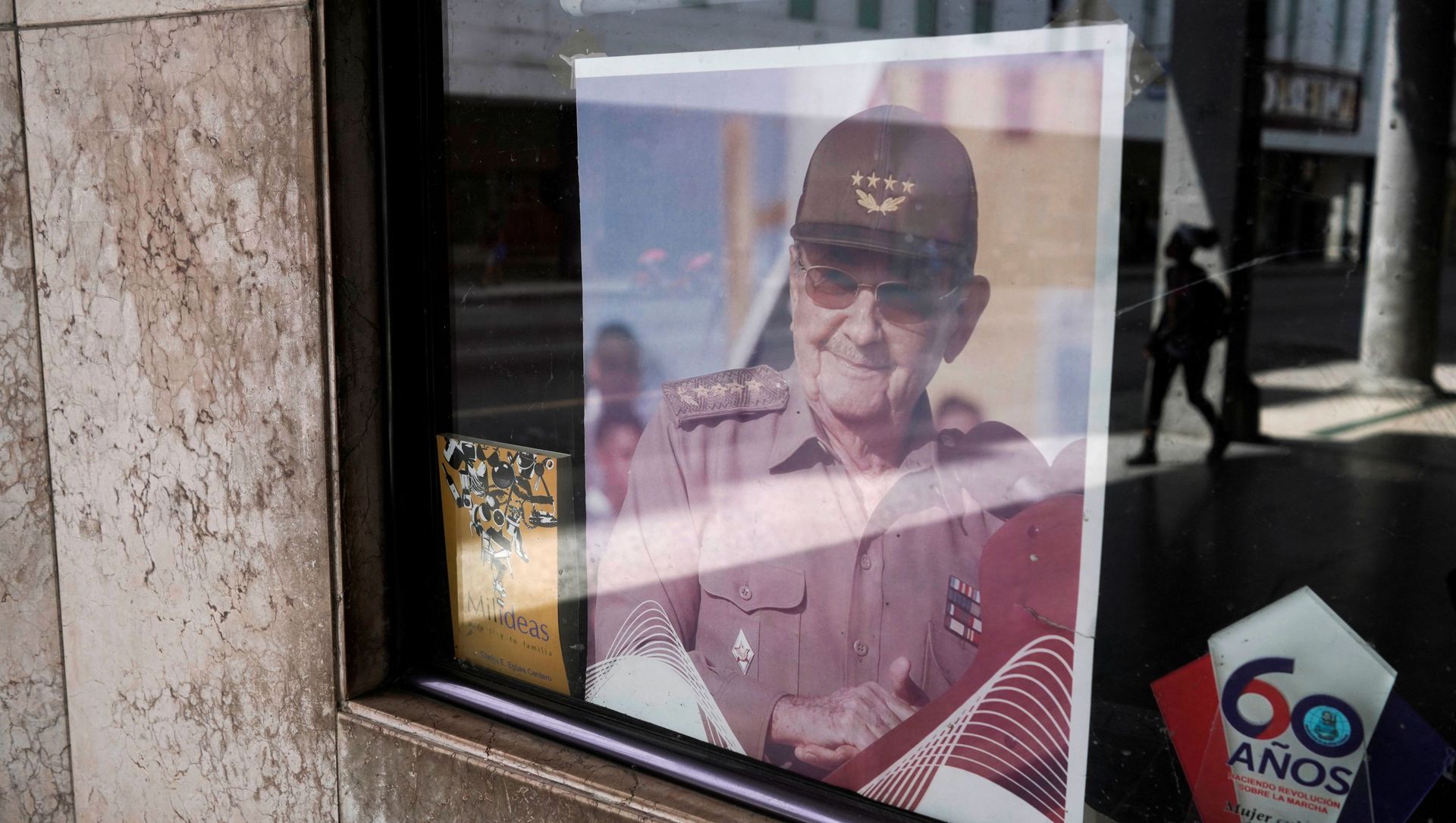 A picture of former Cuban President Raul Castro is displayed in the window of a state building in Havana, Cuba, April 11, 2021. Picture taken April 11, 2021. A picture of former Cuban President Raul Castro is displayed in the window of a state building in Havana, Cuba, April 11, 2021. Picture taken April 11, 2021. - Sputnik International, 1920, 17.04.2021